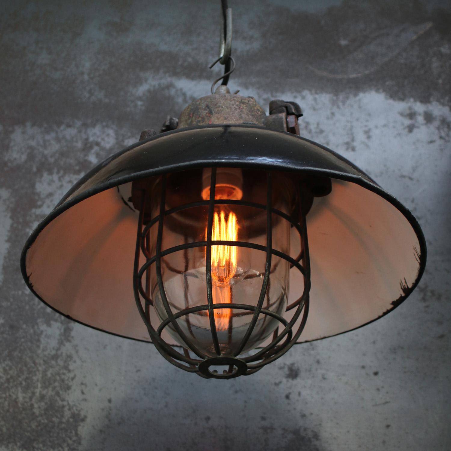 Moulage Lights en cage industrielle en fonte émaillée noire en vente