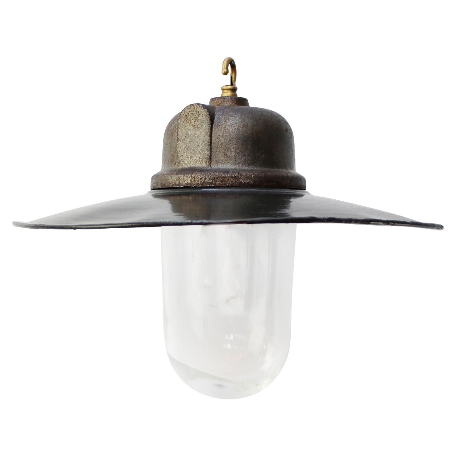 Milieu du XXe siècle Lampe pendante industrielle vintage en fonte émaillée noire GAL, France en vente