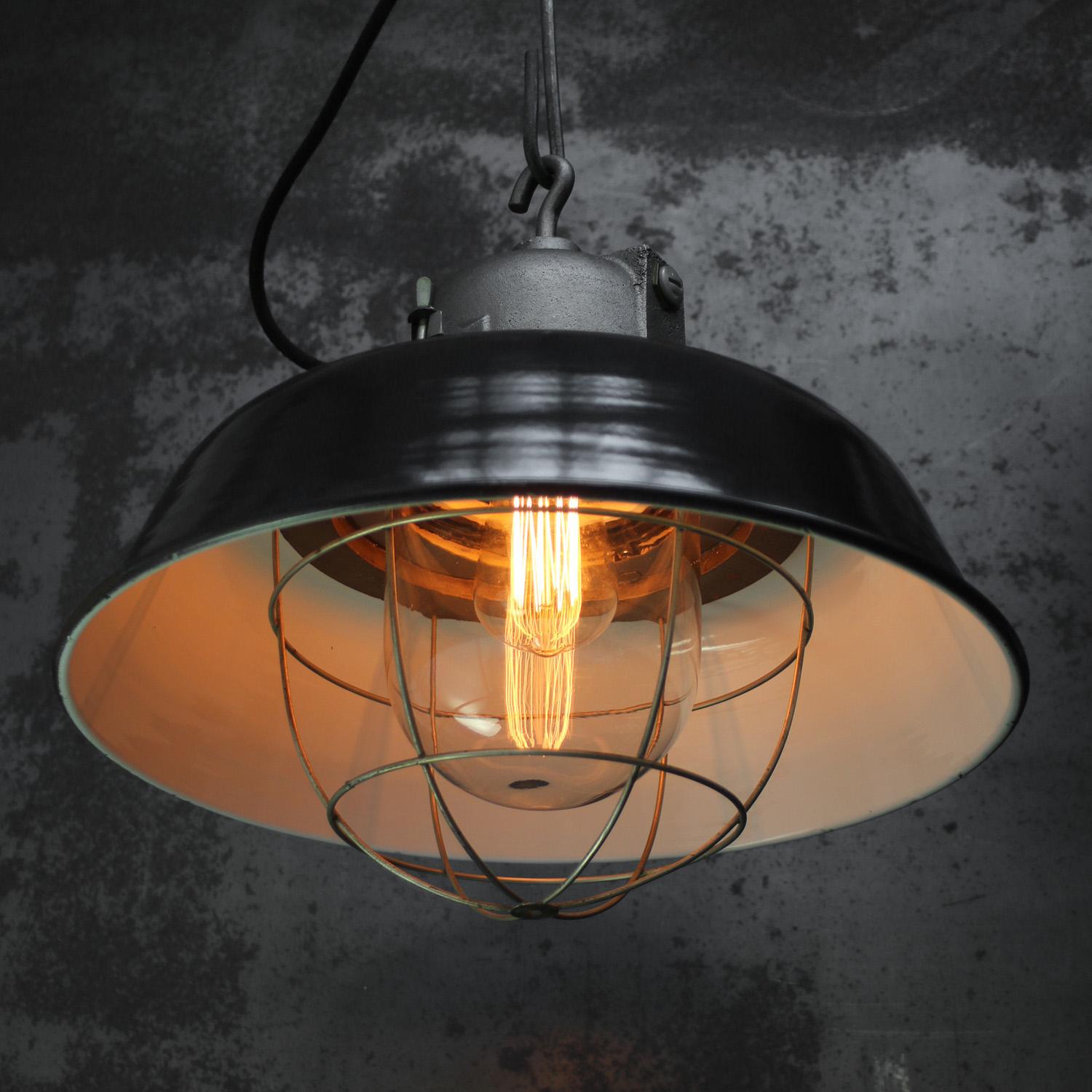Industriel Lights en fonte émaillée noire pour pendentifs industriels vintage par GAL, France en vente