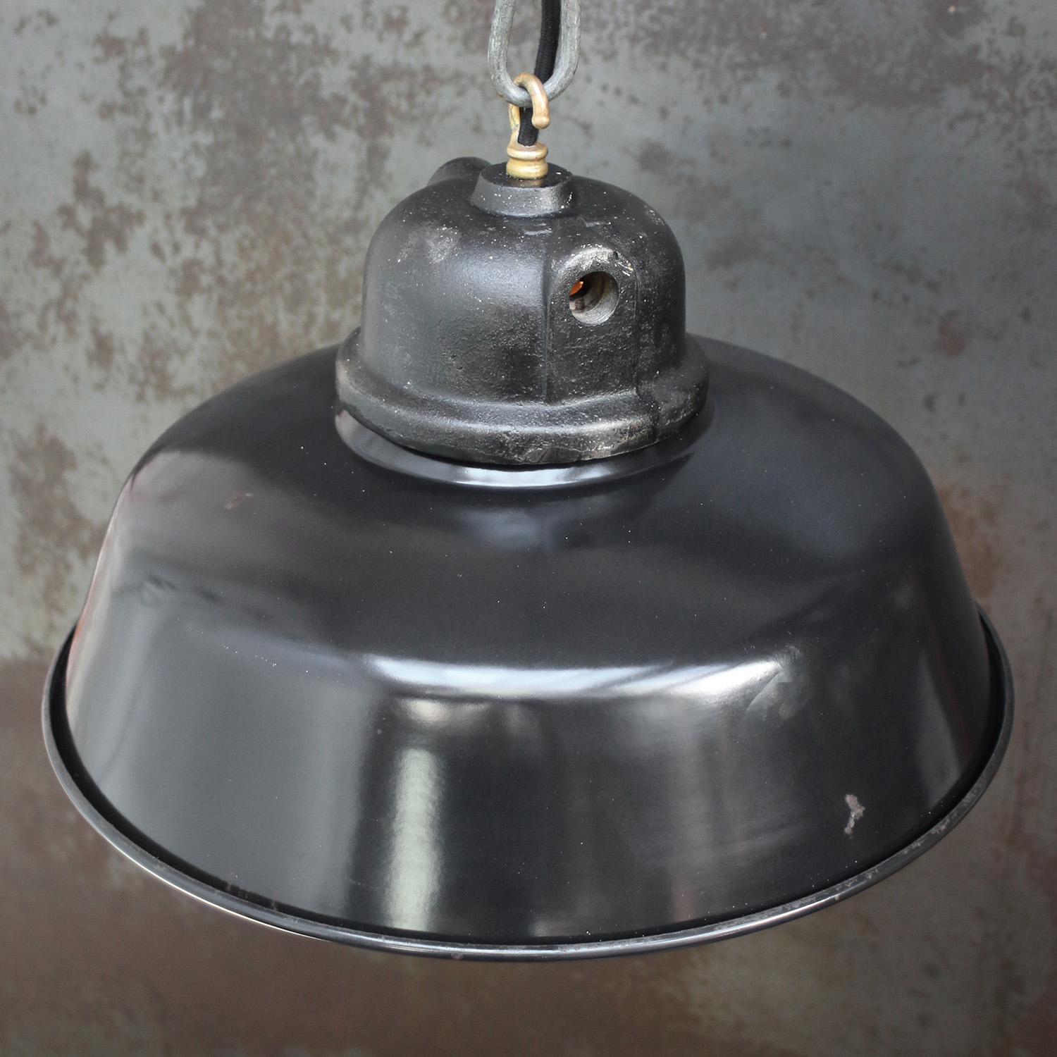 Lámparas colgantes industriales vintage de hierro fundido esmaltado negro de GAL, Francia Francés en venta