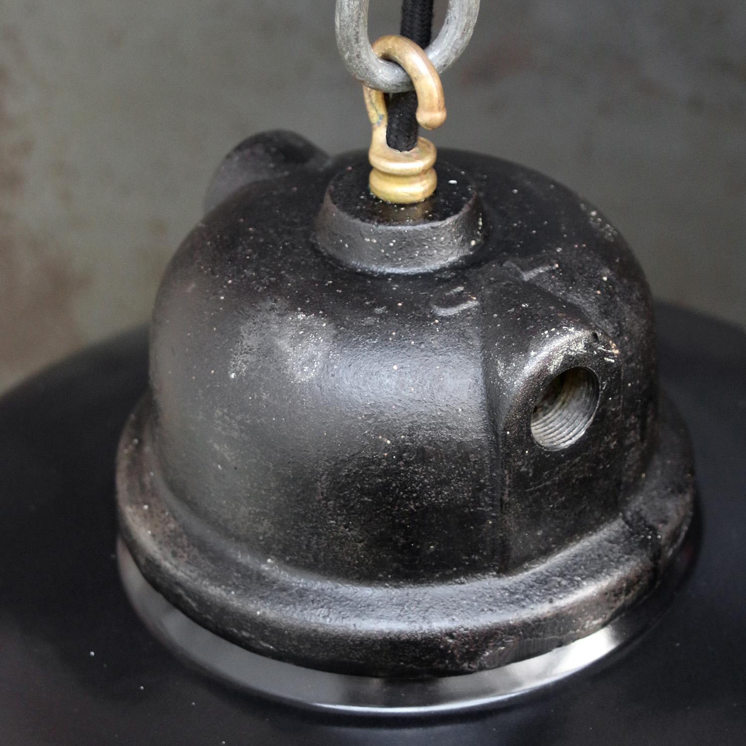 Lámparas colgantes industriales vintage de hierro fundido esmaltado negro de GAL, Francia Vaciado en venta