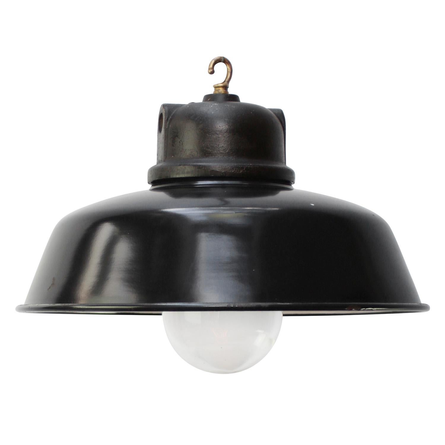 Lámparas colgantes industriales vintage de hierro fundido esmaltado negro de GAL, Francia en Bueno estado para la venta en Amsterdam, NL