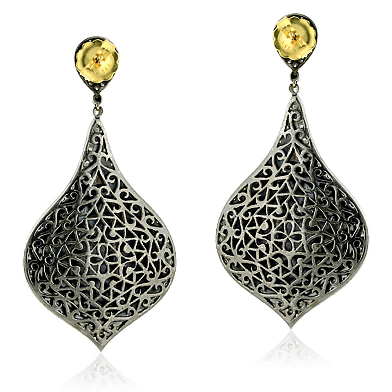 Art Déco Orecchini a pendente con smalto nero, tanzanite e diamanti in oro 18 carati in vendita