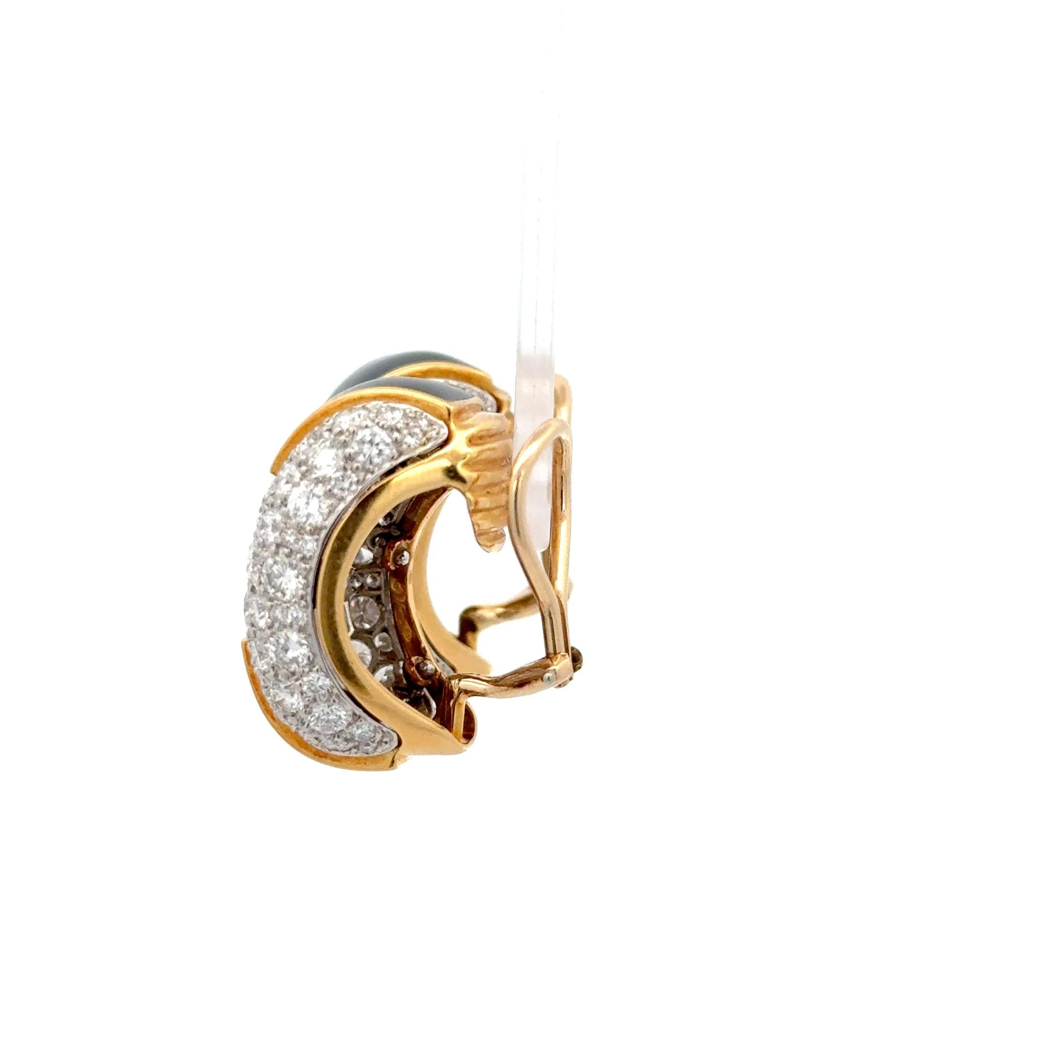 Round Cut Black Enamel & Diamond Clip-on Earrings 18K Yellow Gold For Sale