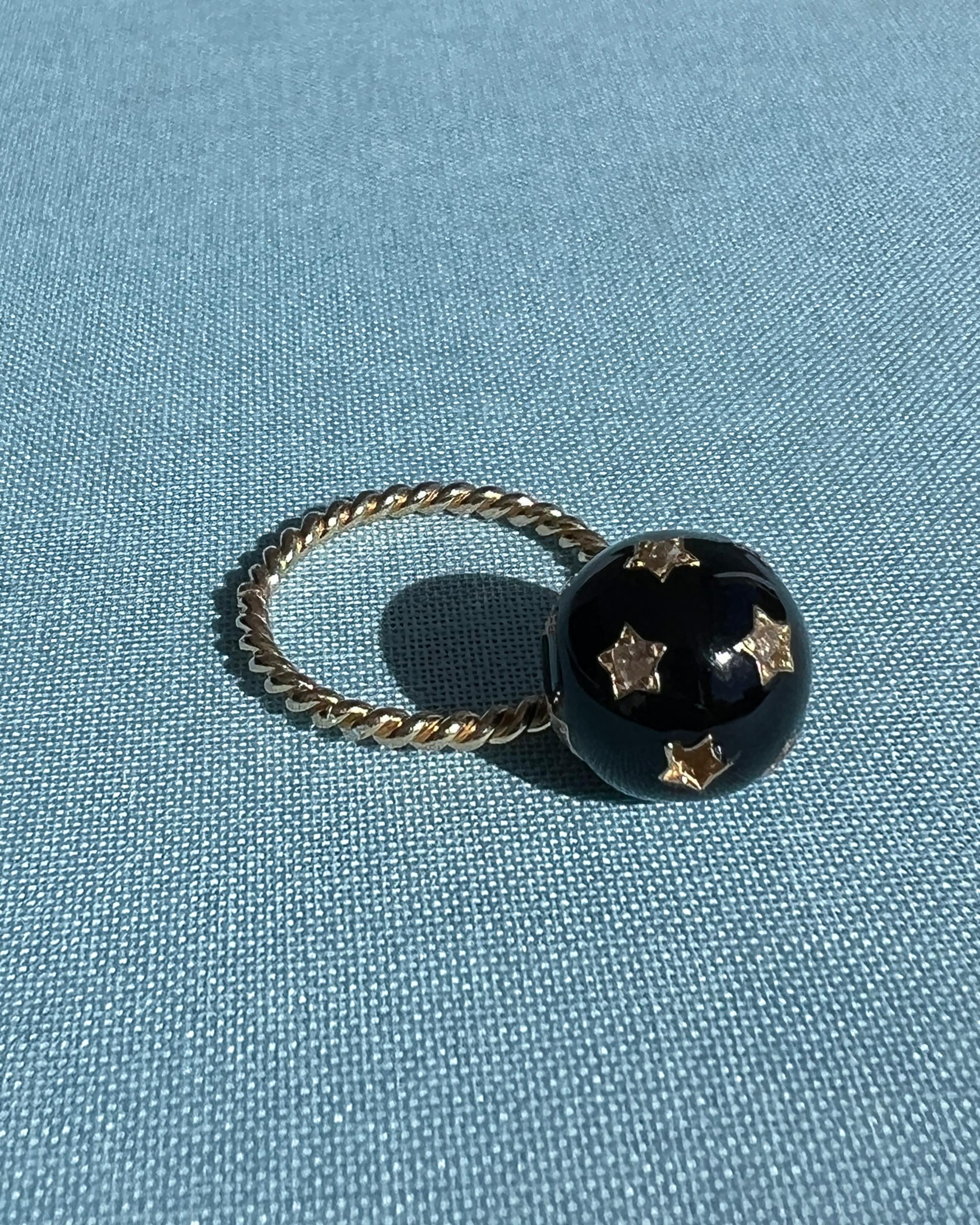 Vittoriano Anello con stella e diamante smaltato nero in vendita