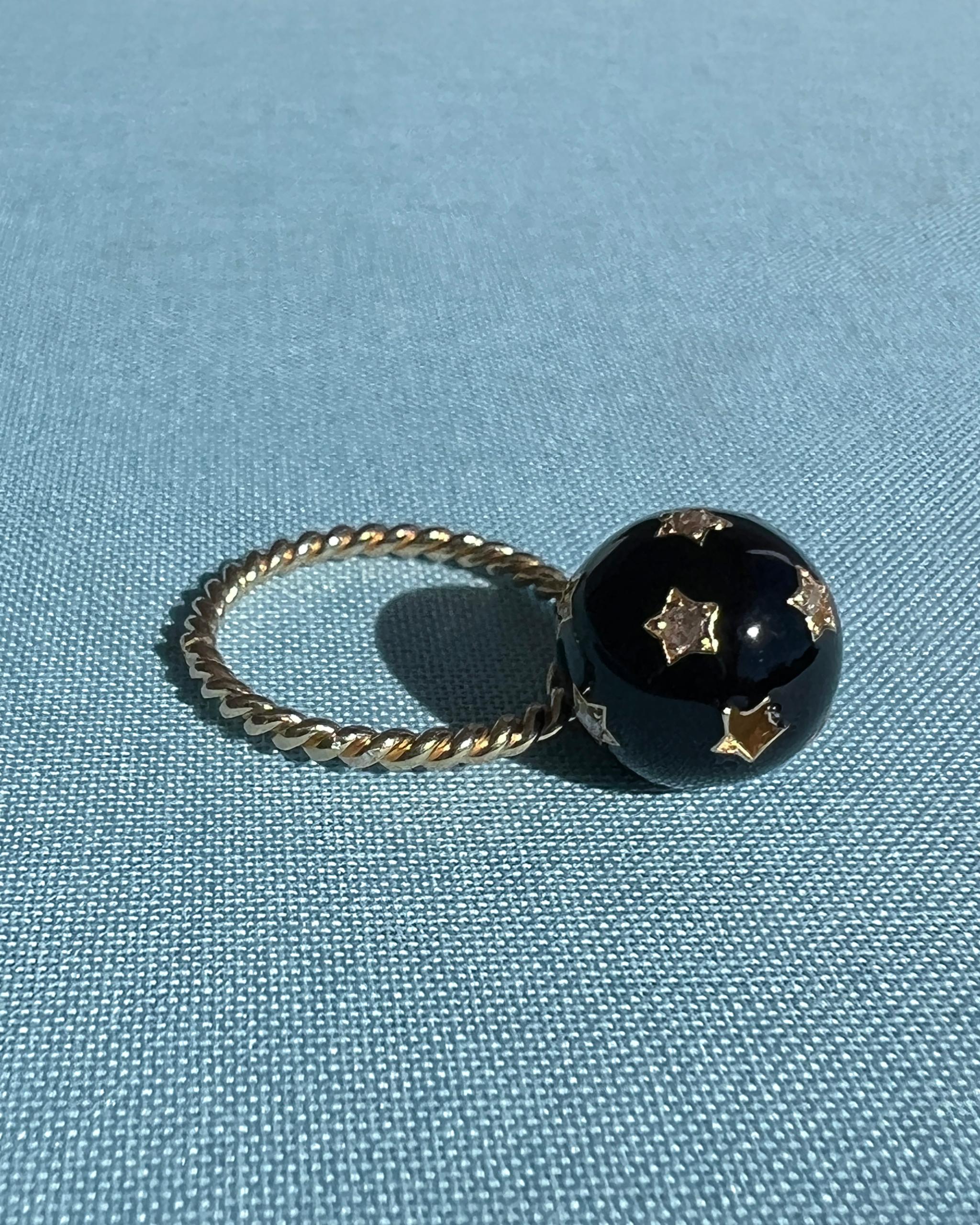 Anello con stella e diamante smaltato nero in vendita 1