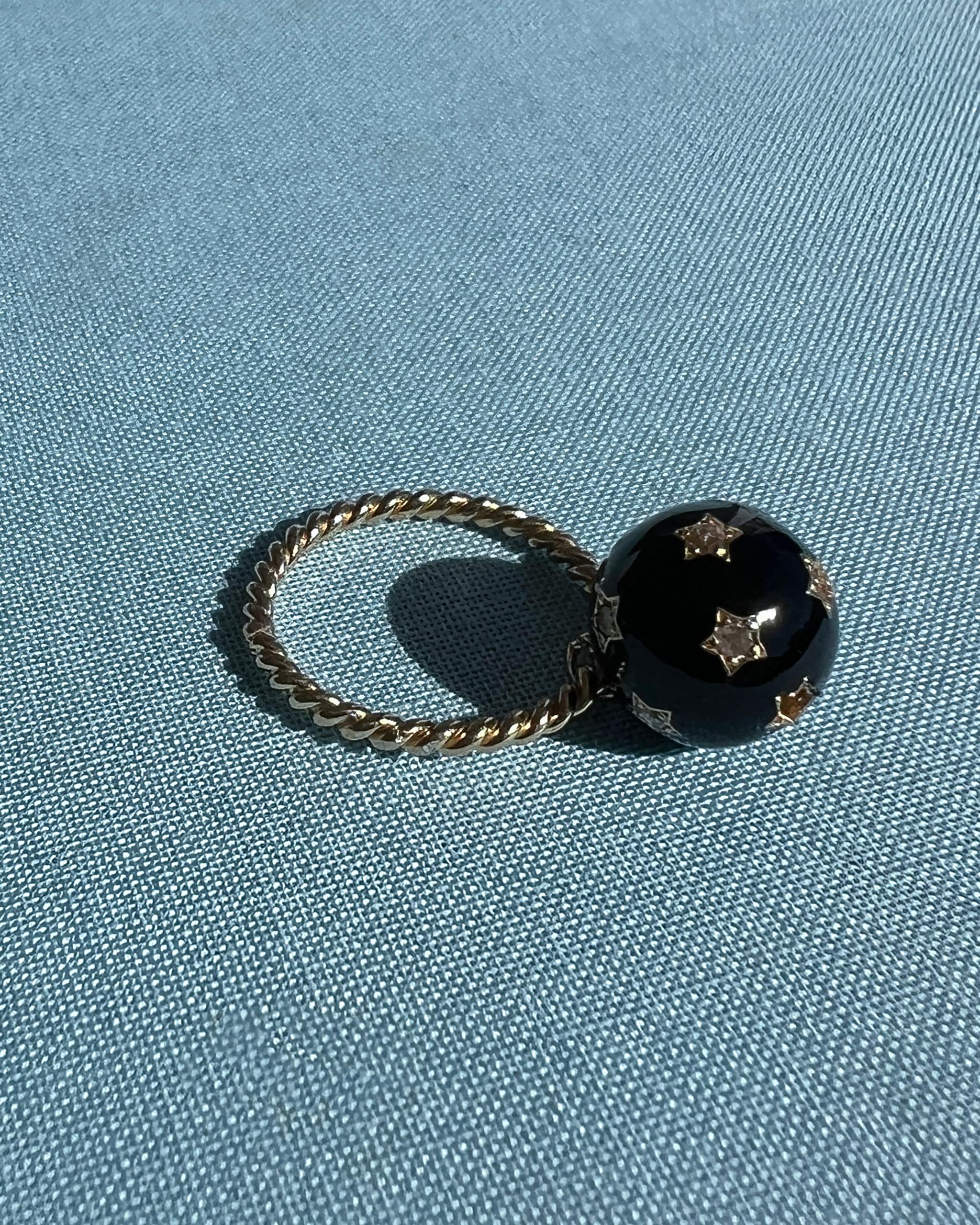 Anello con stella e diamante smaltato nero in vendita 2