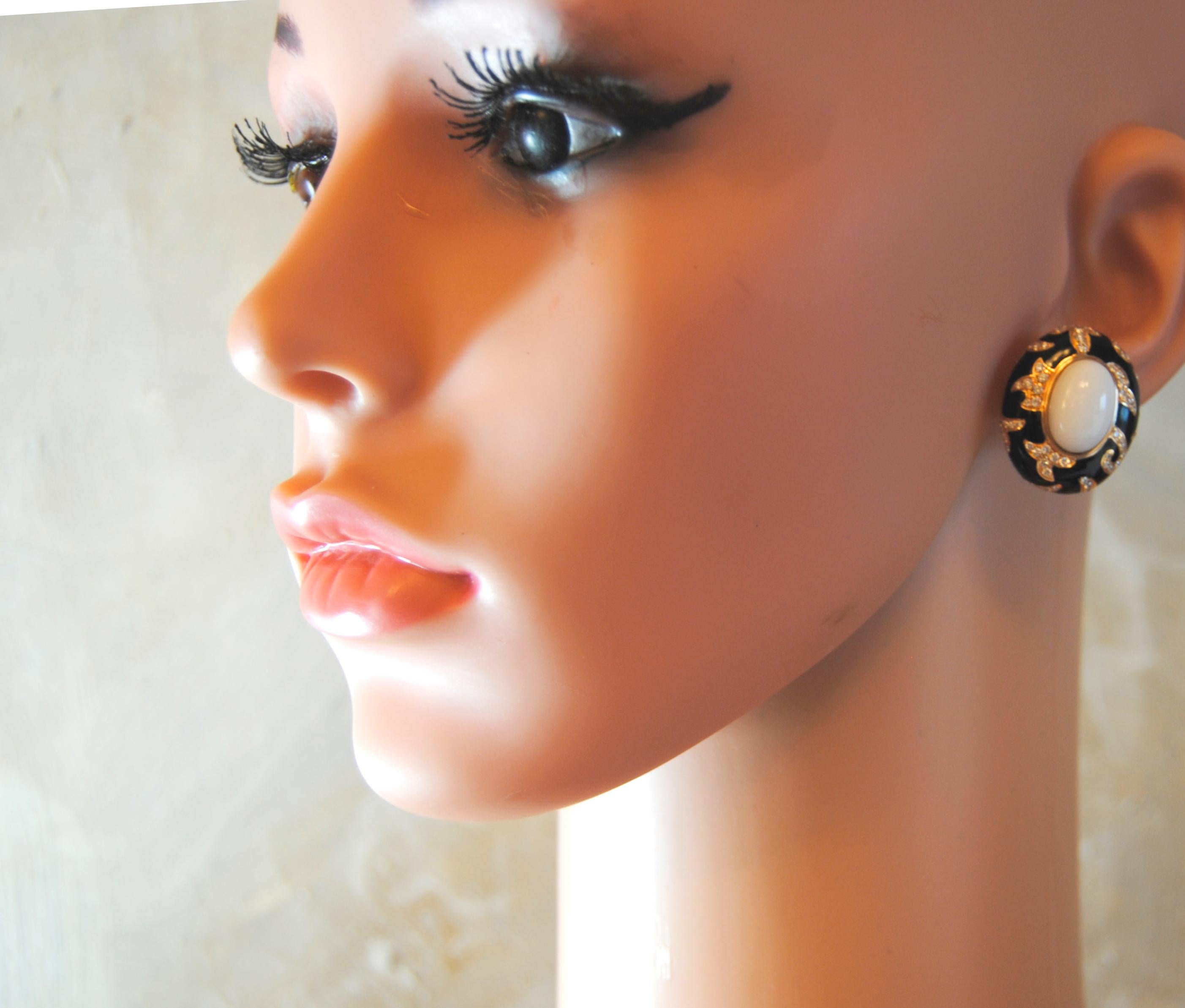 Women's  18k yellow gold, black enamel, diamonds, agate in Art Deco Style earrings 