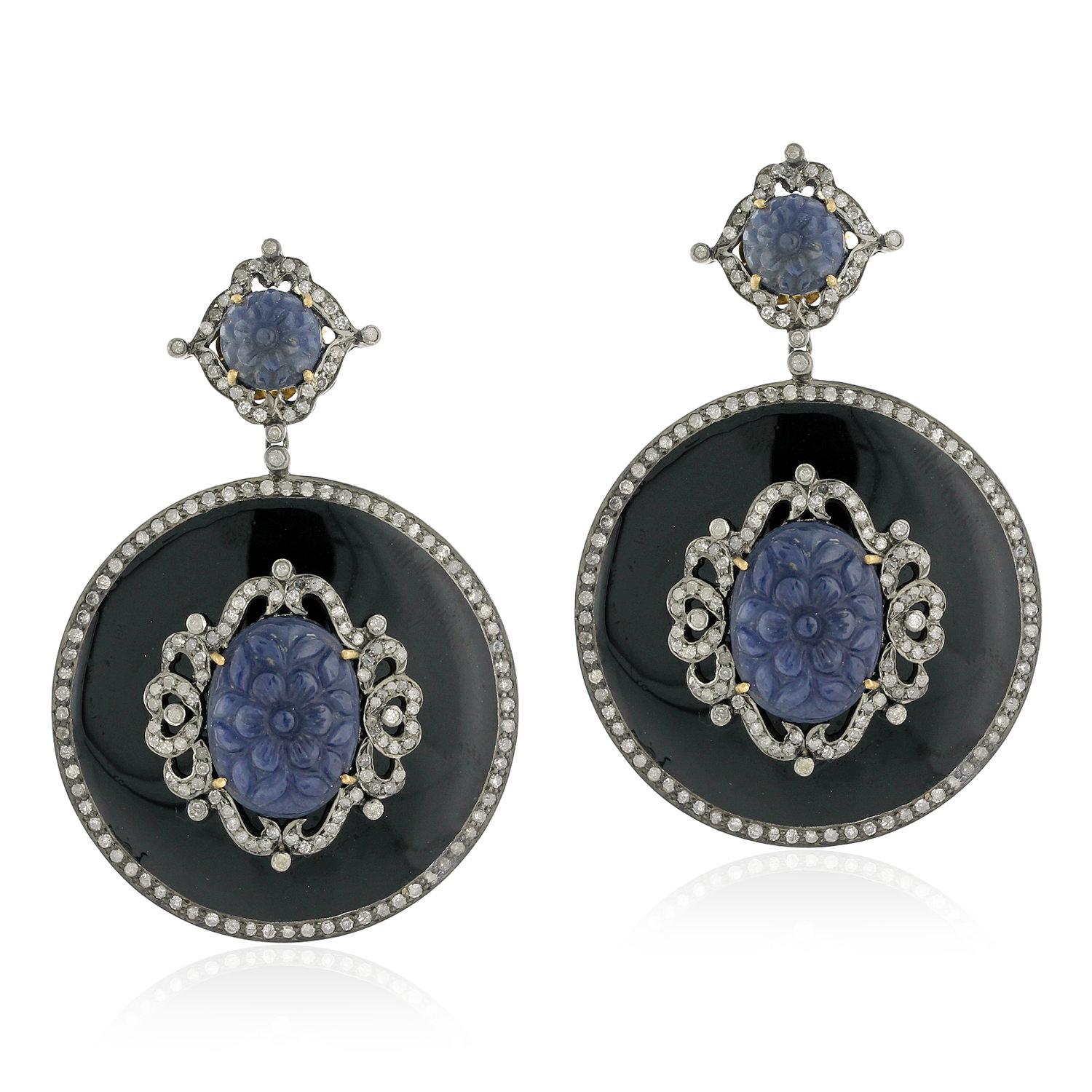 Round Black Enamel Earring with Hand Craved Sapphire and Diamonds motif in Gold and Silver is super pretty and attractive.

Closure: Push Post

18KT Gold: 1.83gms
Diamond: 2.79cts
SiIver: 30.82gms
Sapphire: 21.8cts
