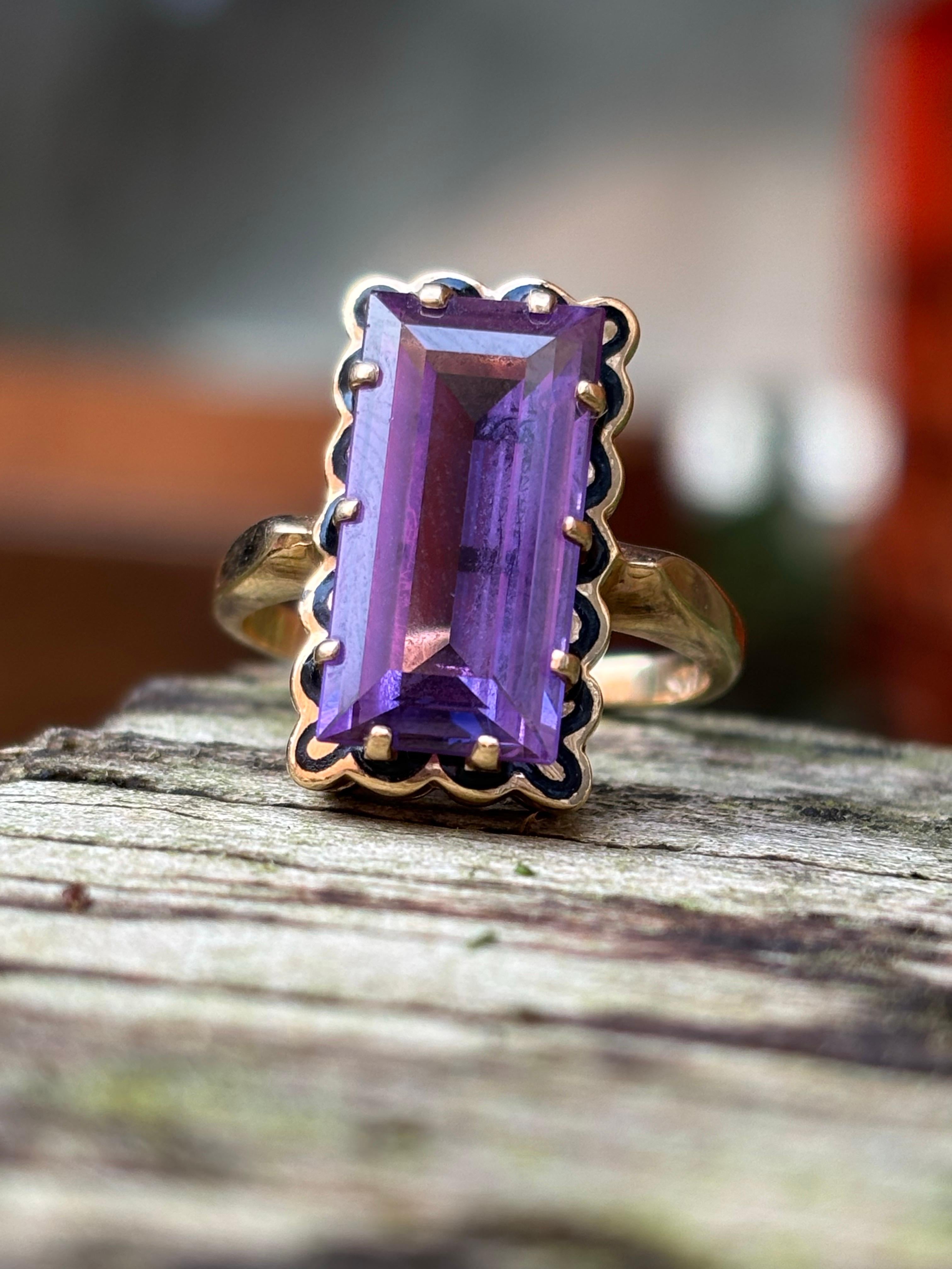 Schwarzer Emaille Smaragd Cut lila Amethyst 14K Gelbgold Ring Größe 6,5 (Retro) im Angebot
