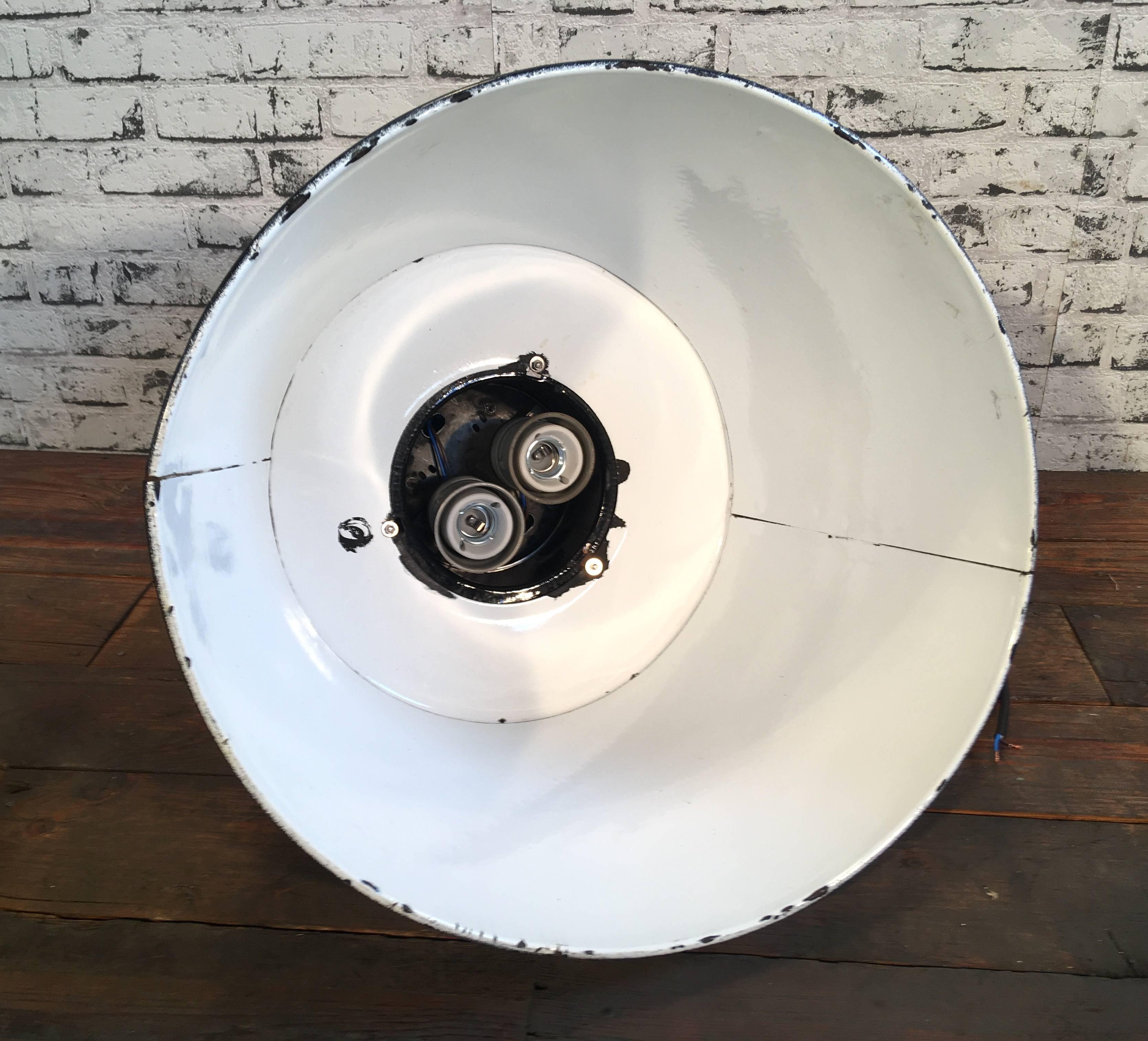 Rare black Industrial pendant lamp from former Czechoslovakia, 1950s. Lamp has white enamel interior, cast iron top. Two new porcelain sockets E 27. New wire.
Weight 5kg.