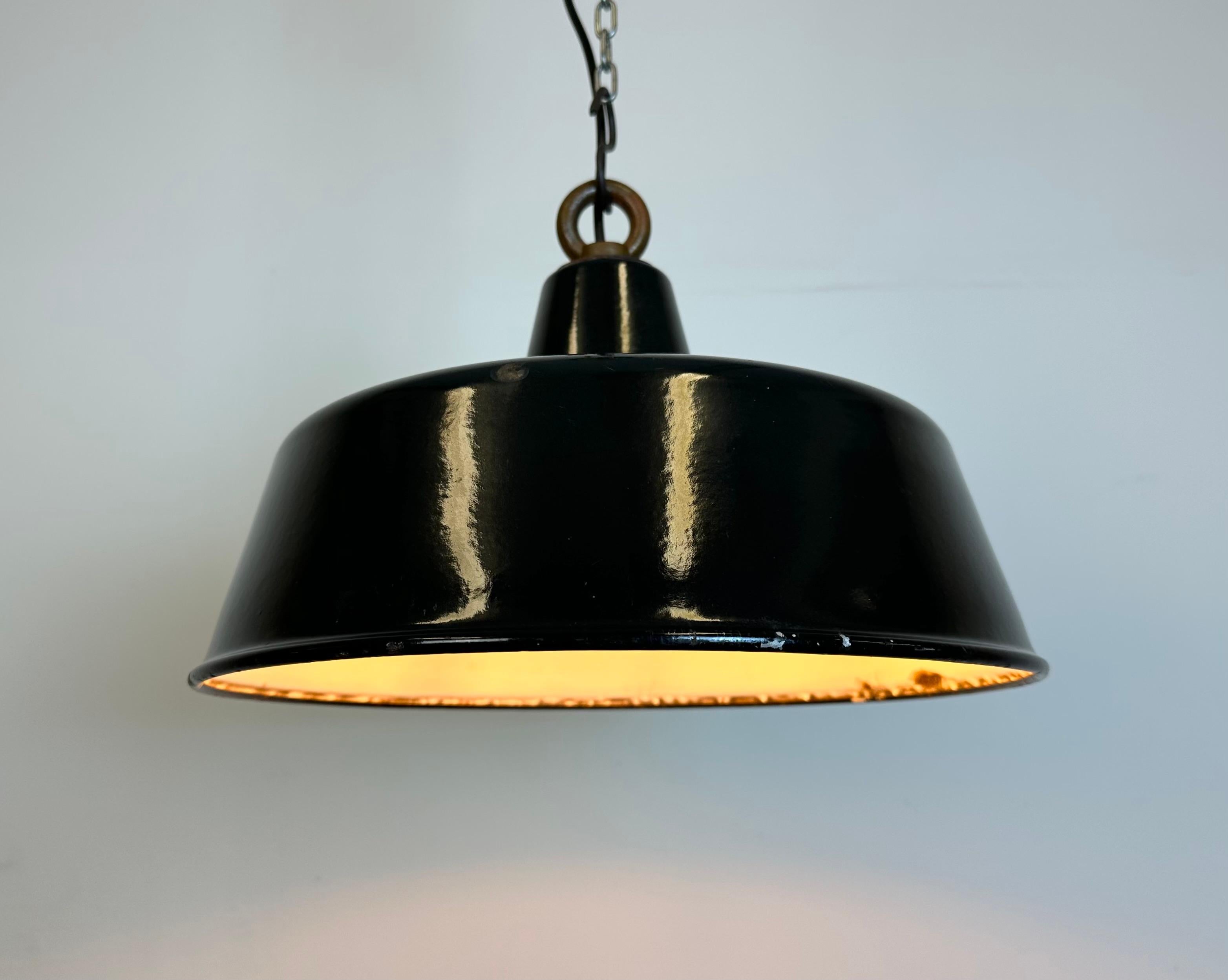 Black Enamel Industrial Pendant Lamp, 1950s For Sale 5