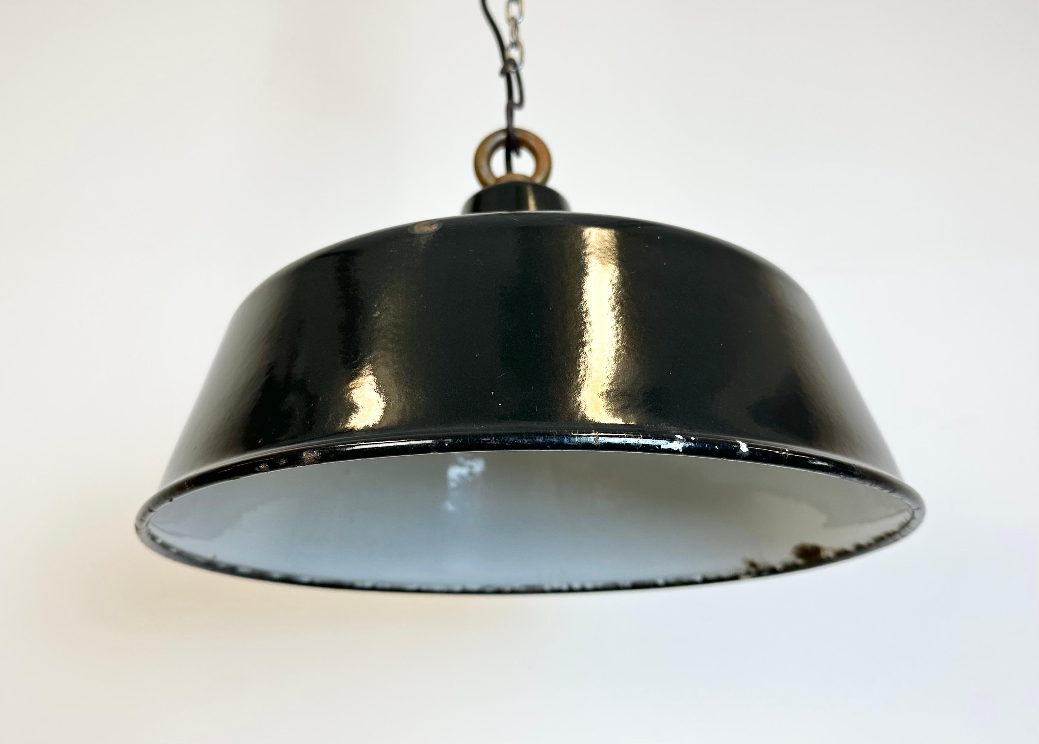Black Enamel Industrial Pendant Lamp, 1950s For Sale 4