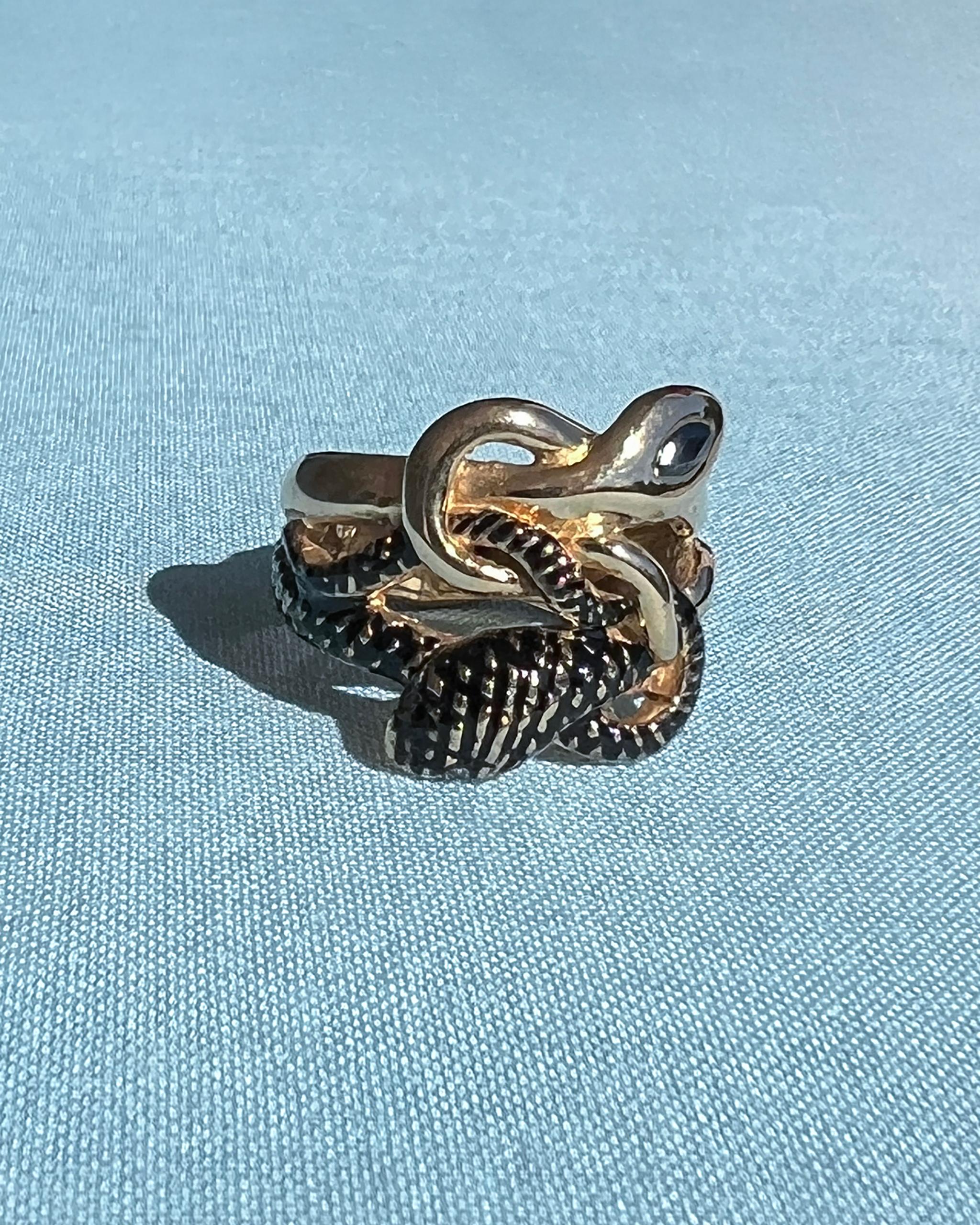 Schwarzer Emaille-Schlangenring Blauer Saphir Marquise, Diamant-Rubin-Augen (Viktorianisch) im Angebot