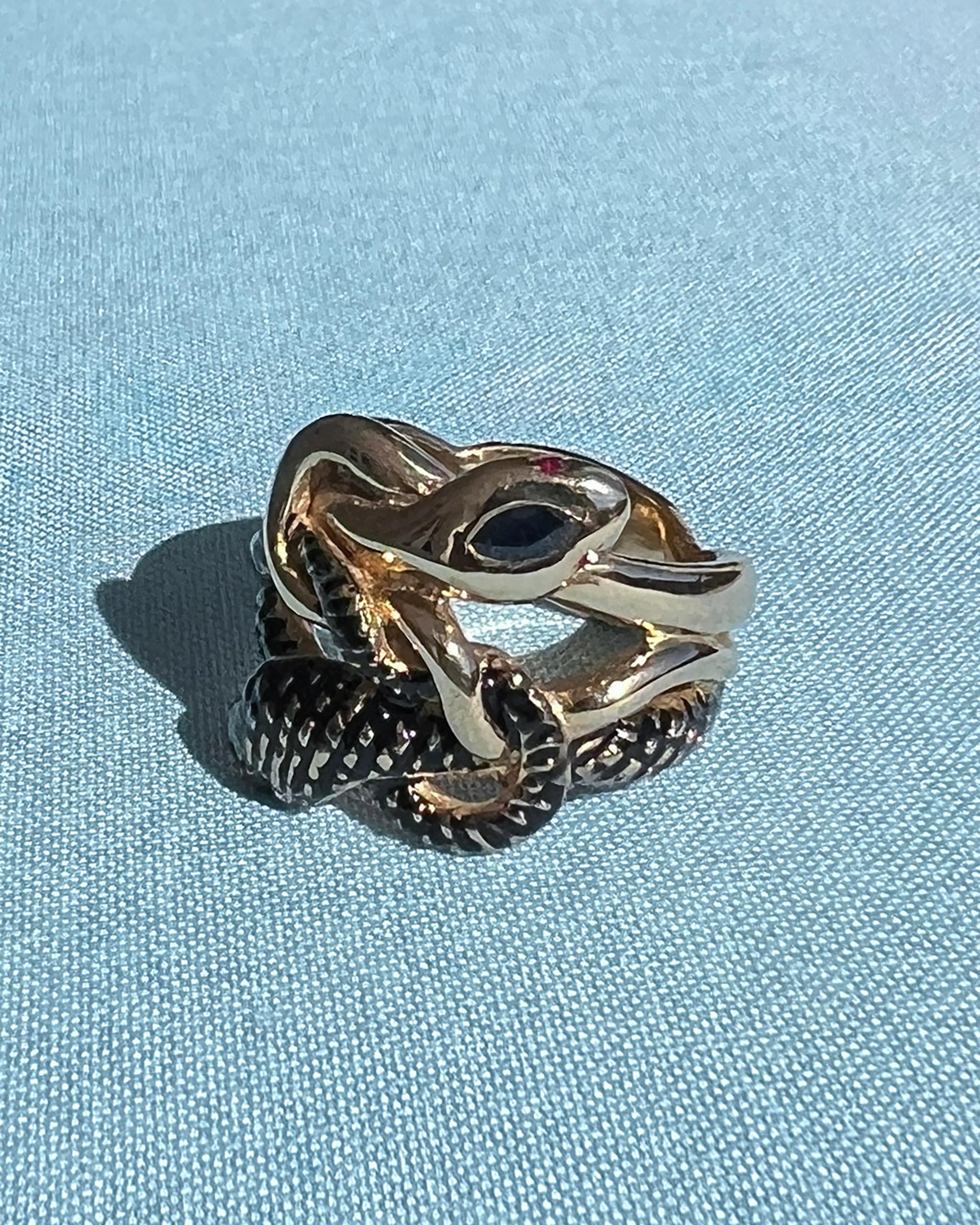 Schwarzer Emaille-Schlangenring Blauer Saphir Marquise, Diamant-Rubin-Augen (Marquiseschliff) im Angebot