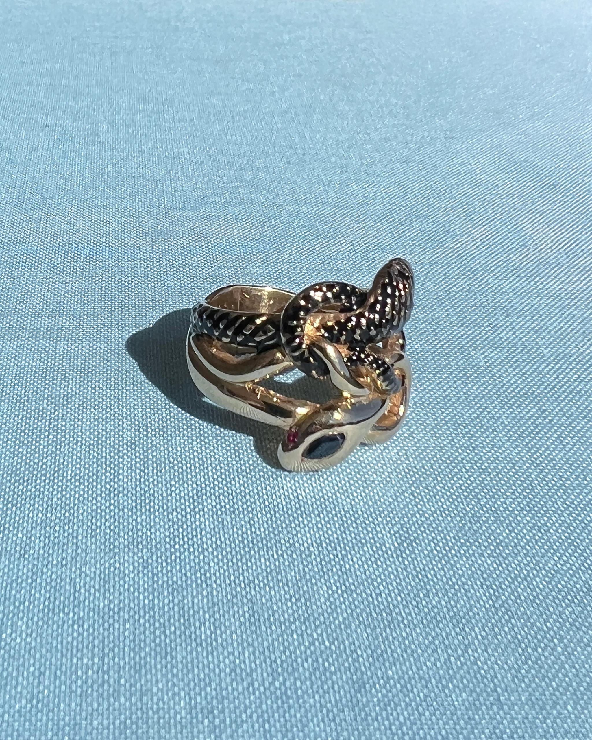 Schwarzer Emaille-Schlangenring Blauer Saphir Marquise, Diamant-Rubin-Augen Damen im Angebot