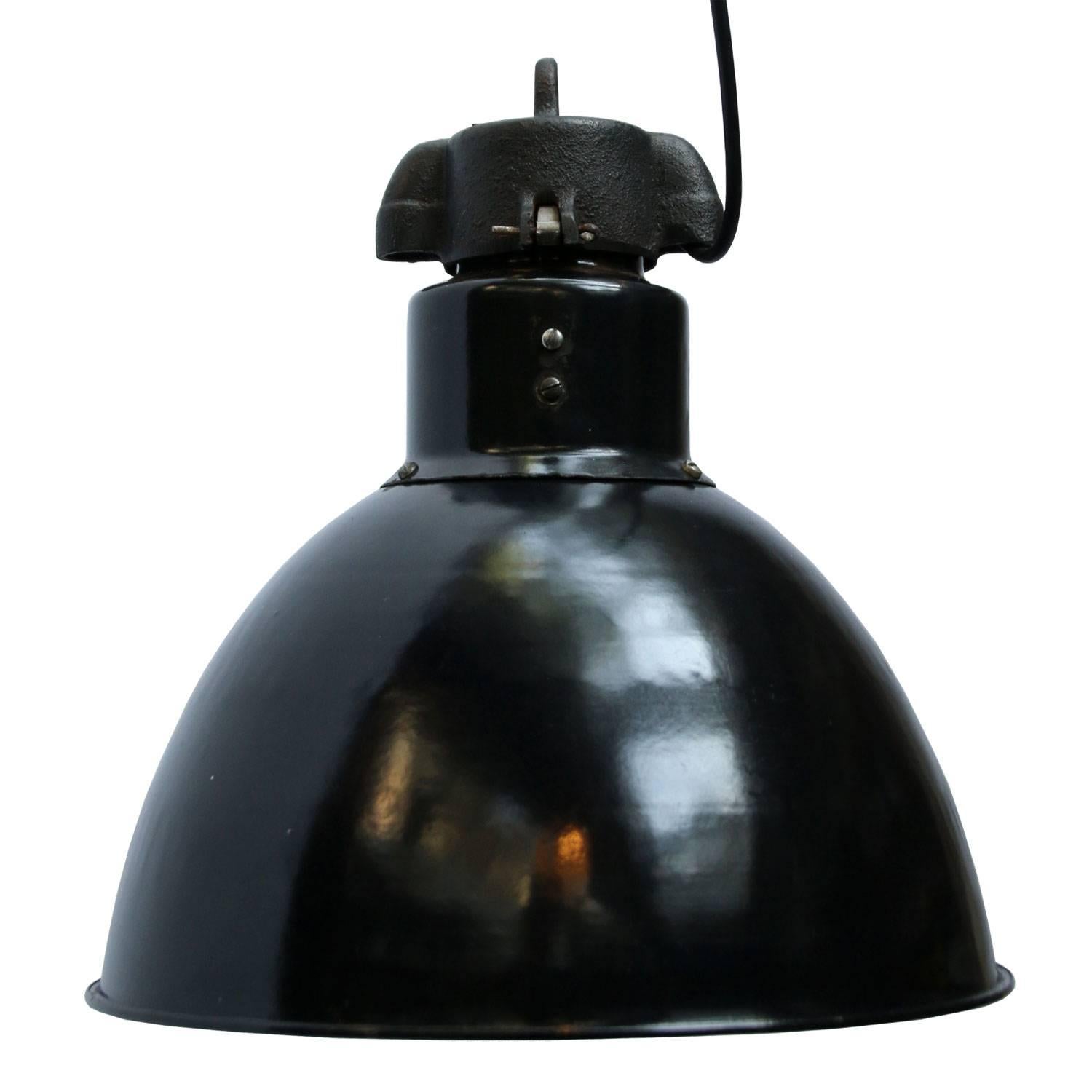 Bauhaus Classic from the 1930s. Black enamel Industrial hanging lamp.
Cast iron top. White interior.

Weight: 2.2 kg / 4.9 lb

Priced per individual item. All lamps have been made suitable by international standards for incandescent light bulbs,