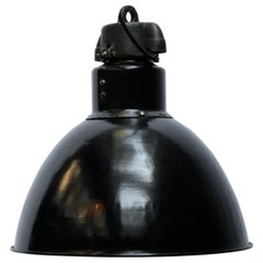 Lampade a sospensione vintage industriali Bauhaus, anni '30, con smalto nero