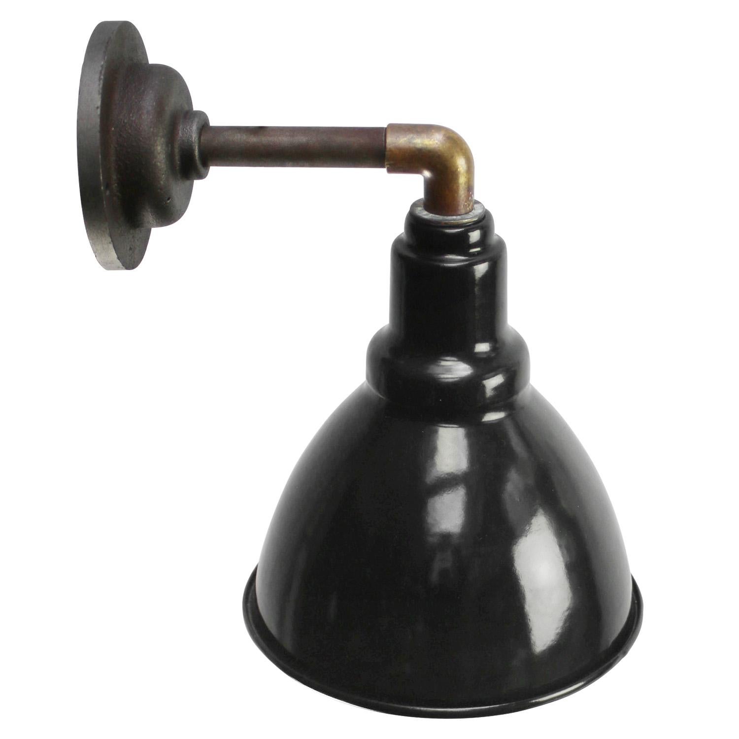 Apliques de latón y fundición industriales vintage esmaltados en negro Industrial en venta