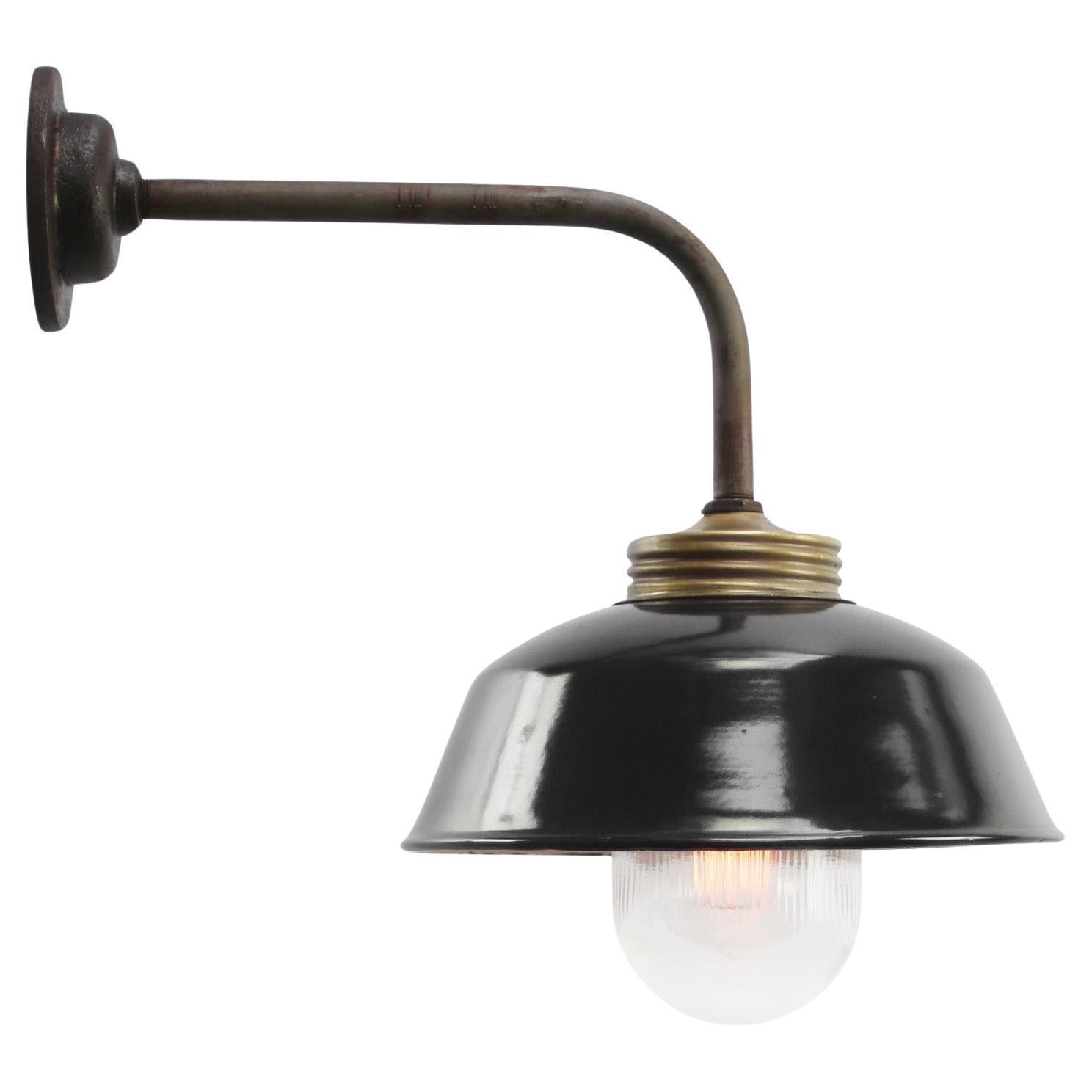Schwarzer Emaille Vintage Industrie Messing klar gestreiftes Glas Wandlampen Lights im Angebot