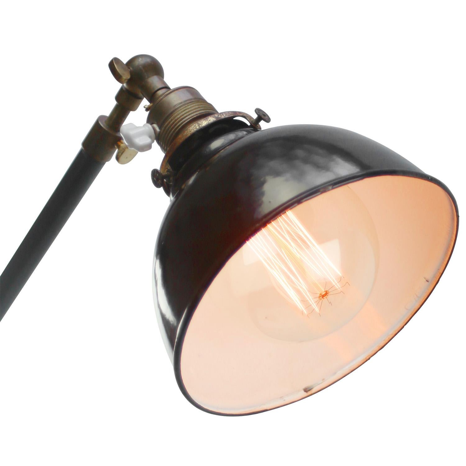 Schwarze Emaille Vintage Eisen & Messing Workshop Stehlampe (Industriell) im Angebot