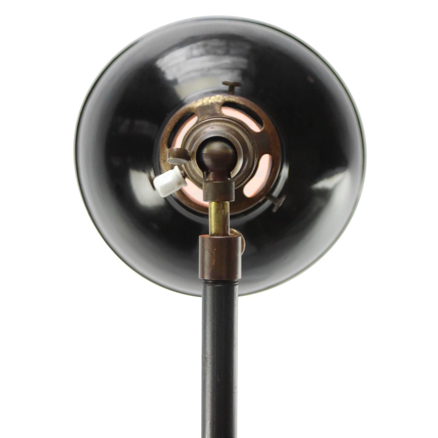 Schwarze Emaille Vintage Eisen & Messing Workshop Stehlampe (Gegossen) im Angebot