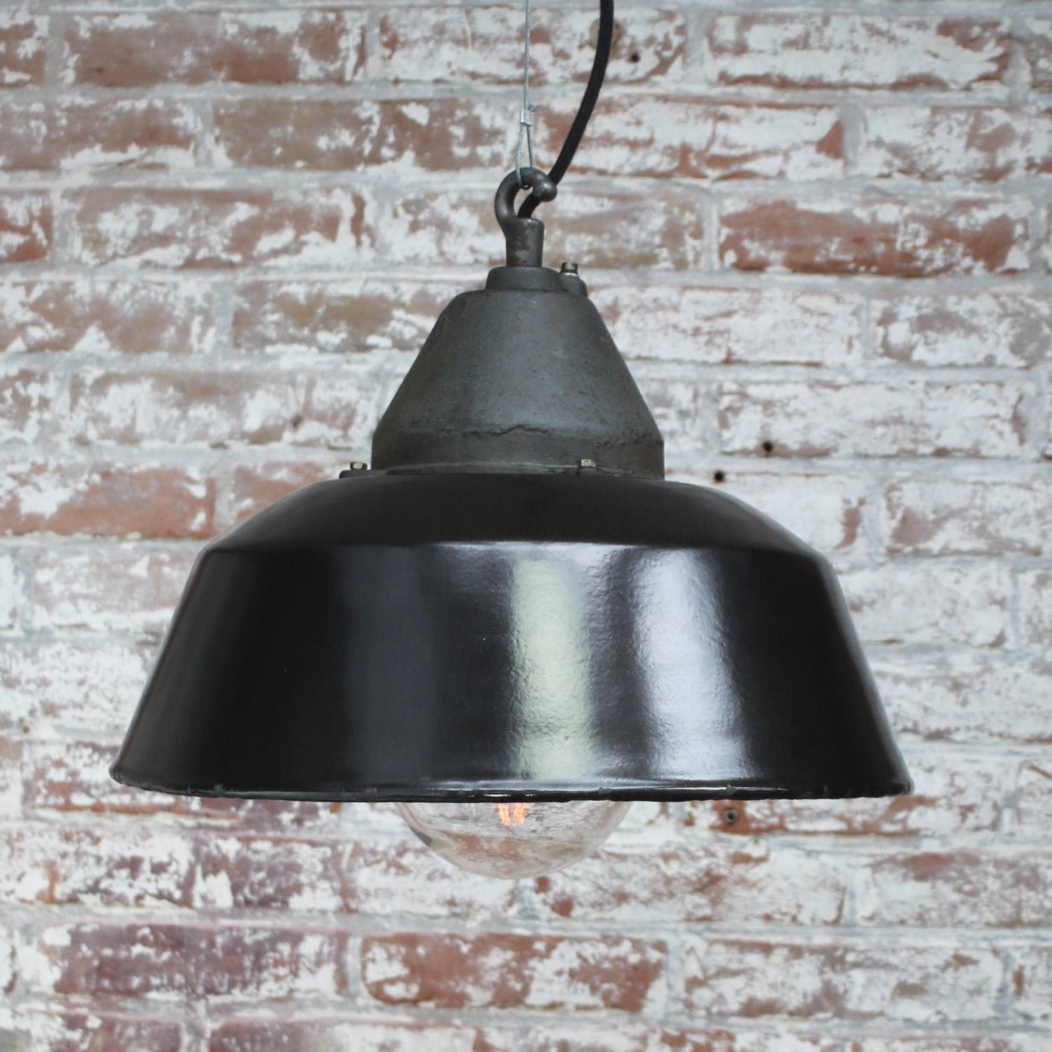Black Enamel Vintage Industrial Cast Iron Clear Glass Hanging Lights In Good Condition For Sale In Amsterdam, NL