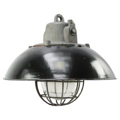 Lampe pendante industrielle en fonte émaillée noire et verre transparent