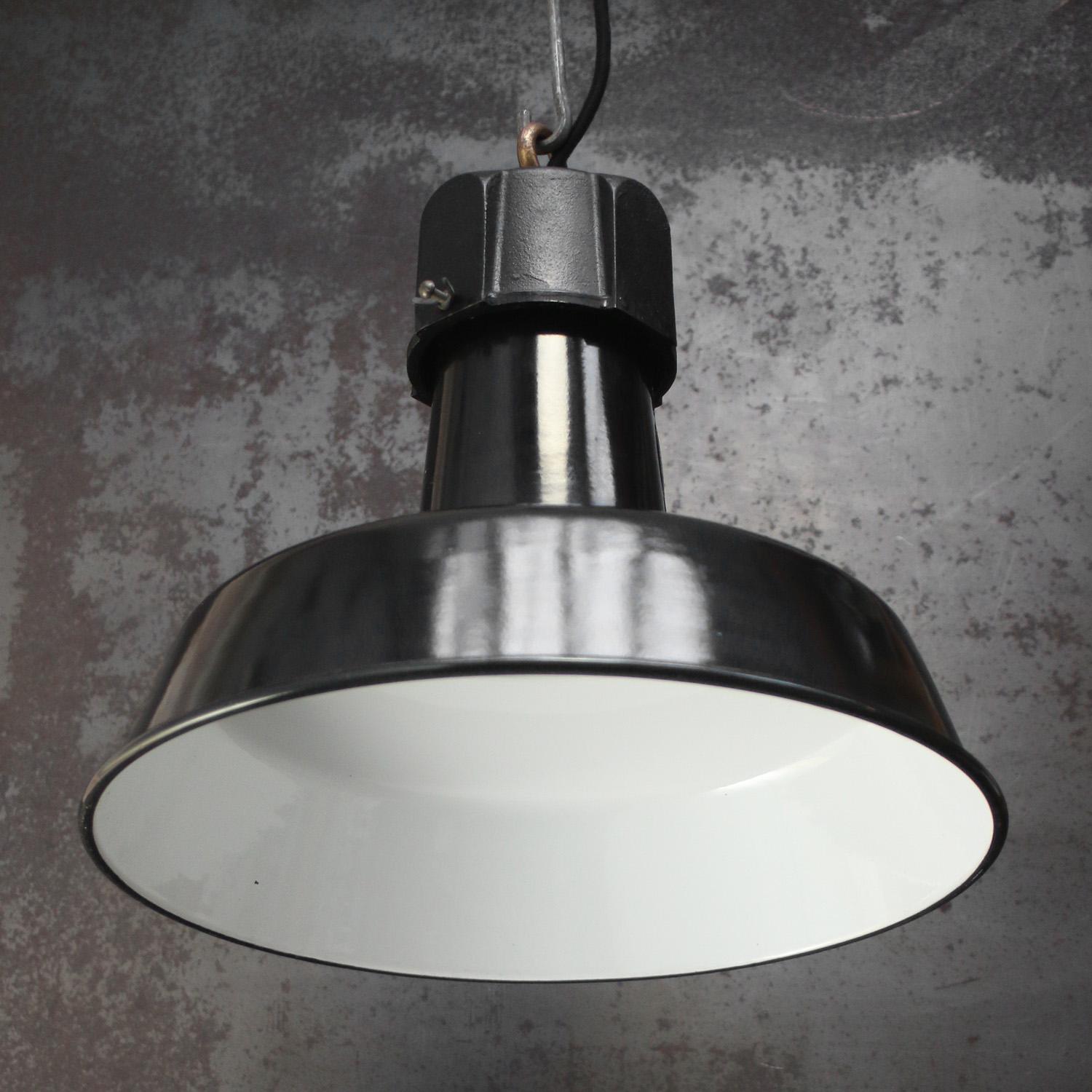 Schwarze Emaille Vintage Industrie-Pendelleuchte aus Gusseisen von GAL, Frankreich (Französisch) im Angebot