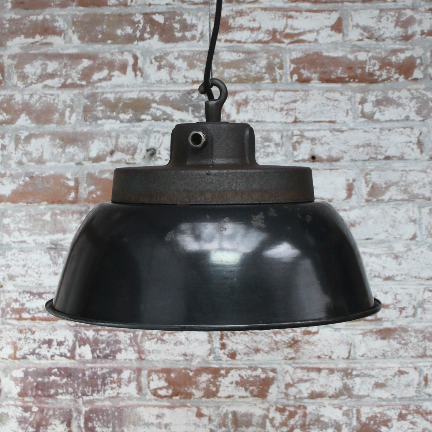 Black Enamel Vintage Industrial Cast Iron Factory Pendant Light In Good Condition For Sale In Amsterdam, NL