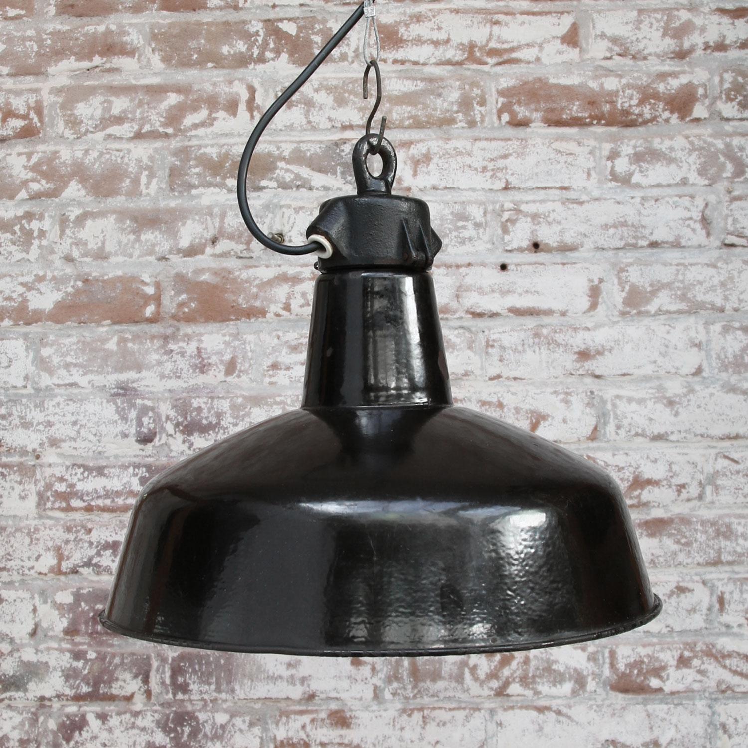 Black Enamel Vintage Industrial Cast Iron Top 1930s Bauhaus Pedant Lights 1