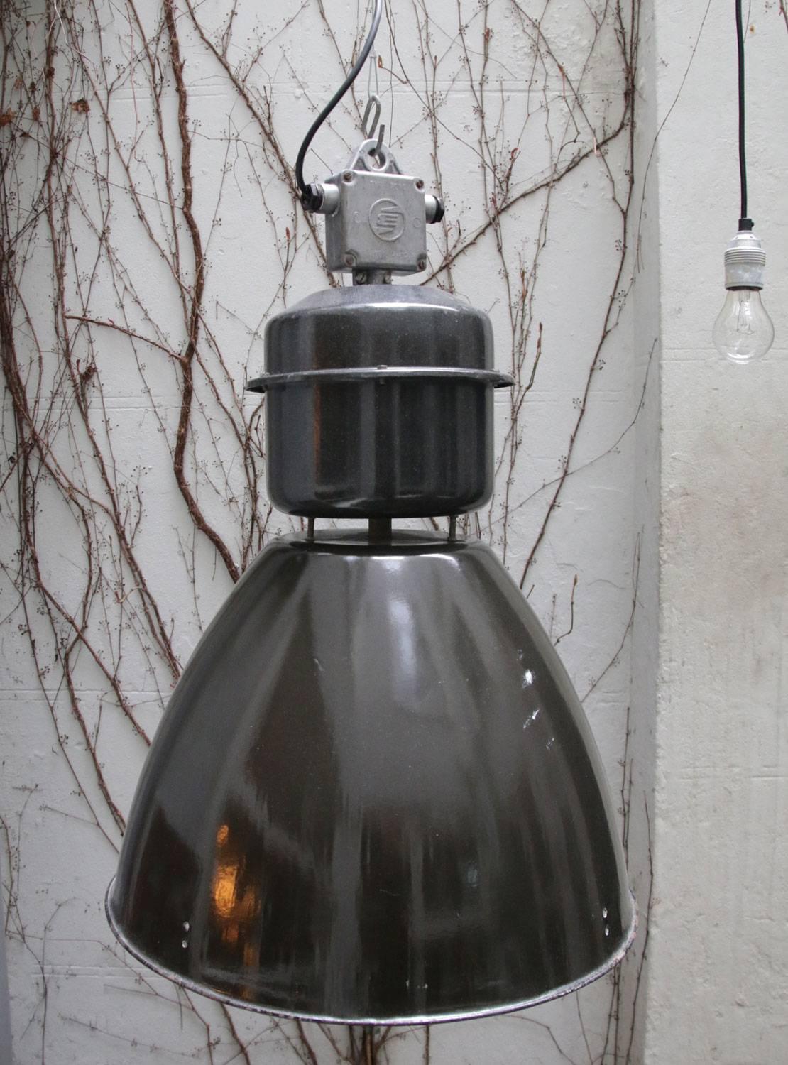 Black Enamel Vintage Industrial Factory Pendant Lights For Sale 3