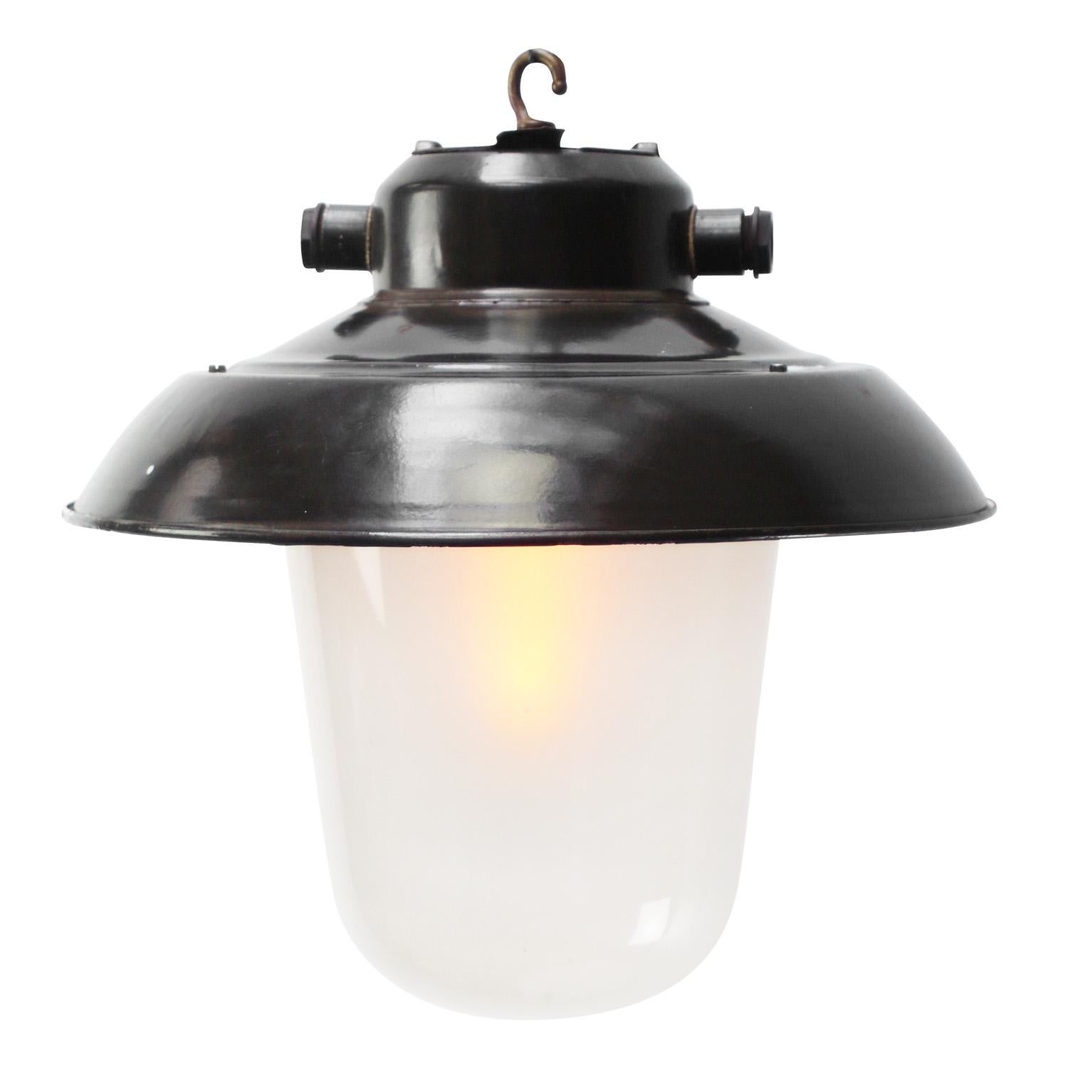 Ceco Lampade a sospensione in vetro smerigliato industriale vintage con smalto nero in vendita