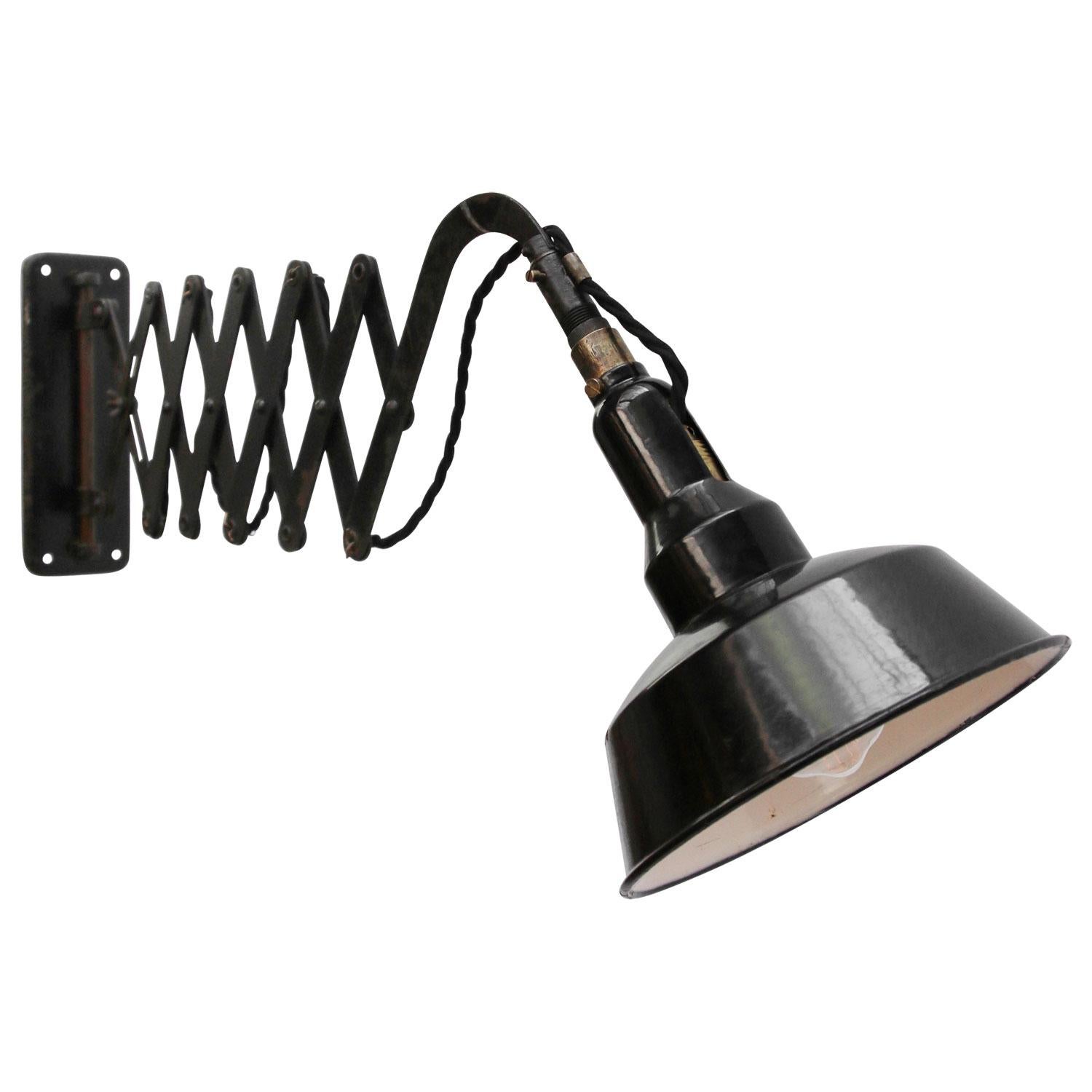 Metal and brass scissor wall light. Enamel shade diameter: 21 cm.
Maximum length: 100 cm. Minimum length: 50 cm. Wall plate: 23 × 8 cm.

Weight: 2.5 kg / 5.5 lb

Priced per individual item. All lamps have been made suitable by international