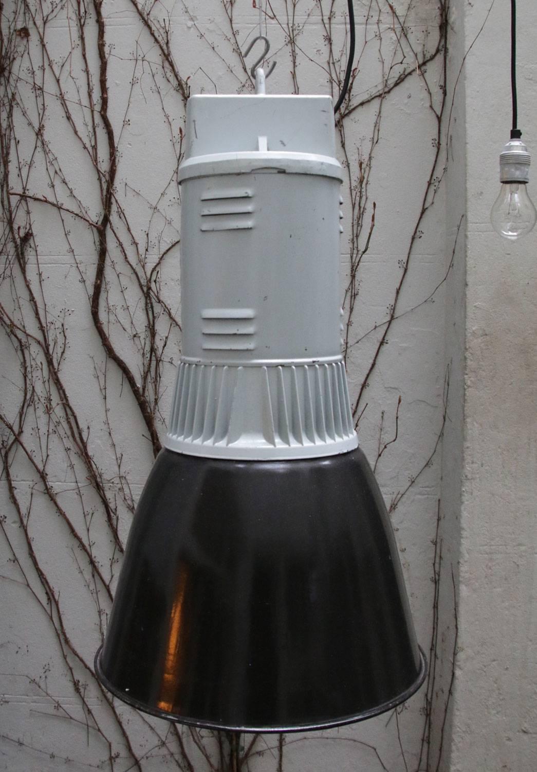 Black Enamel Vintage Industrial Metal Pendant Lamps In Good Condition For Sale In Amsterdam, NL