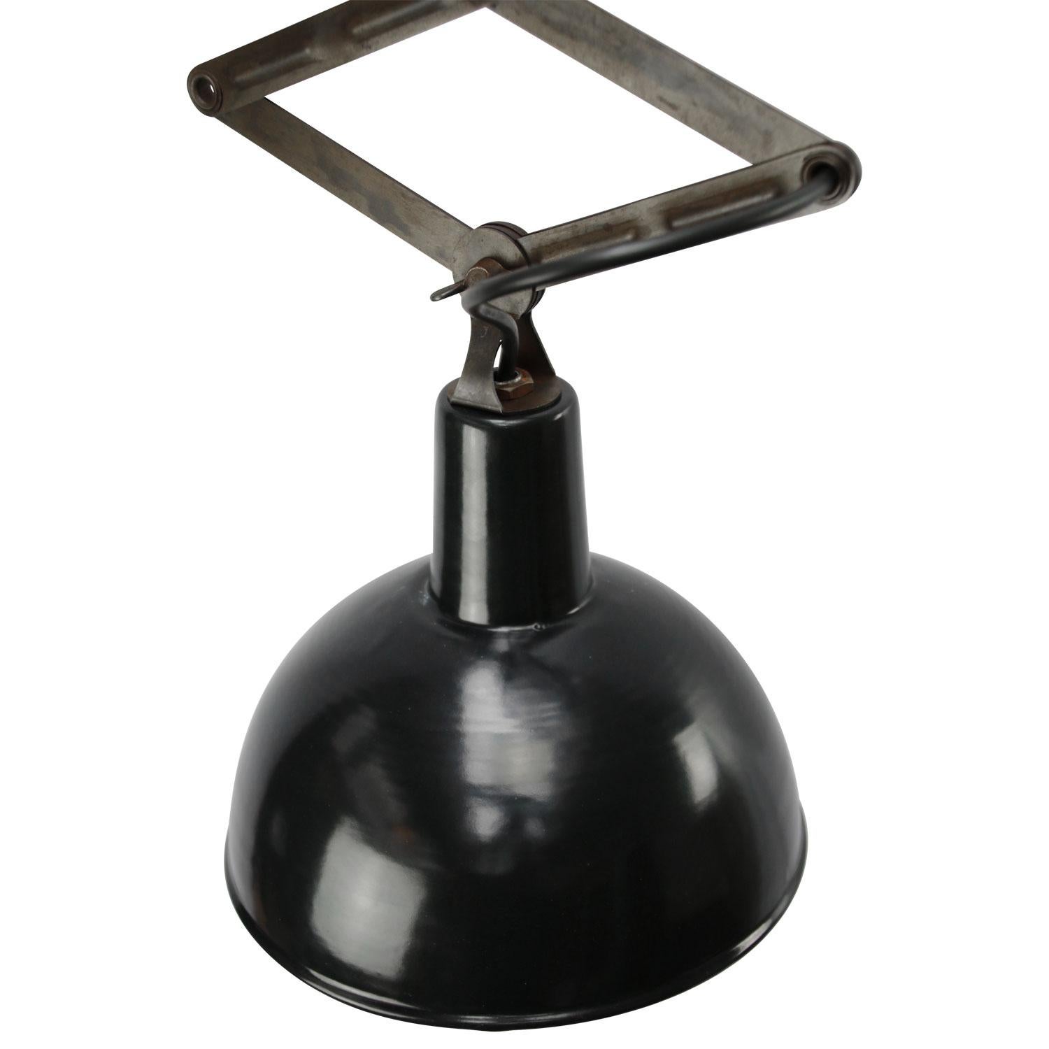 Industriel Lampes à suspension ciseaux industrielles vintage en métal émaillé noir en vente