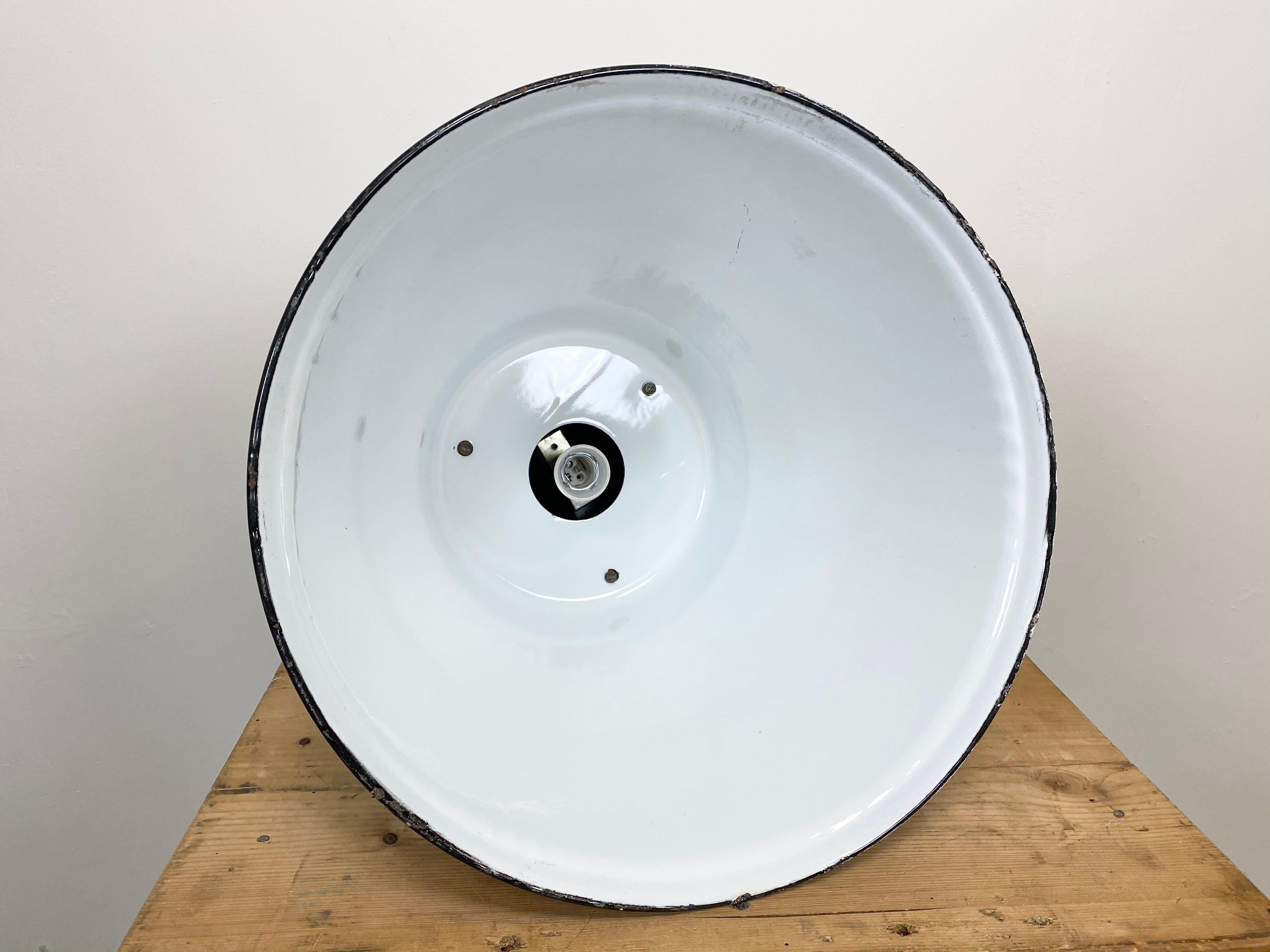 Black Enamel Vintage Industrial Pendant Lamp, 1960s For Sale 1