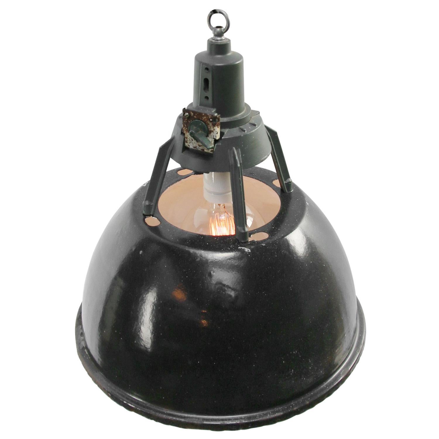Enamel Industrial pendant.
Black enamel shade, white inside.
Dark gray cast aluminum top.

Weight: 2.90 kg / 6.4 lb

Priced per individual item. All lamps have been made suitable by international standards for incandescent light bulbs,