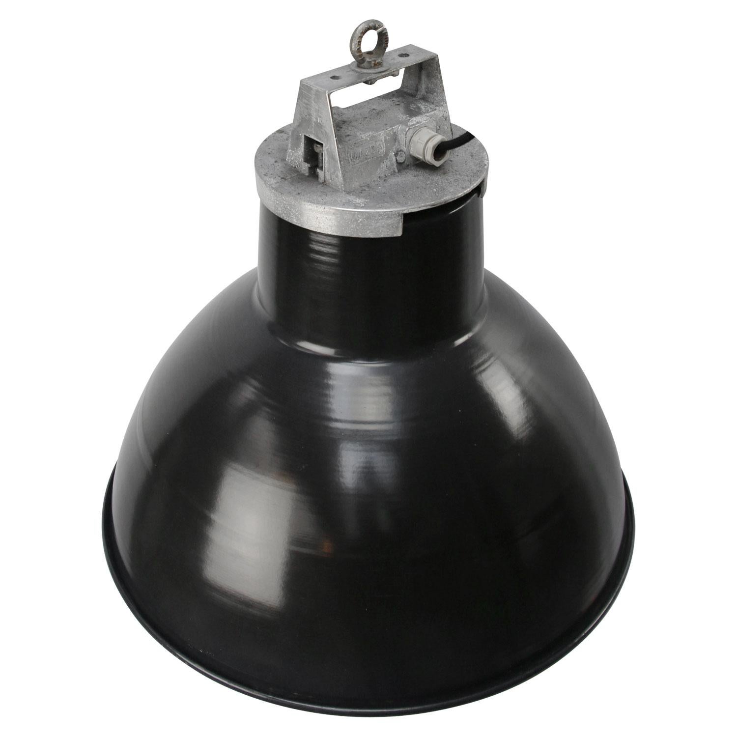 French Factory light by Mazda
Thick quality Enamel.
Used in warehouses and factories. 

Weight: 4.20 kg / 9.3 lb

Priced per individual item. All lamps have been made suitable by international standards for incandescent light bulbs,