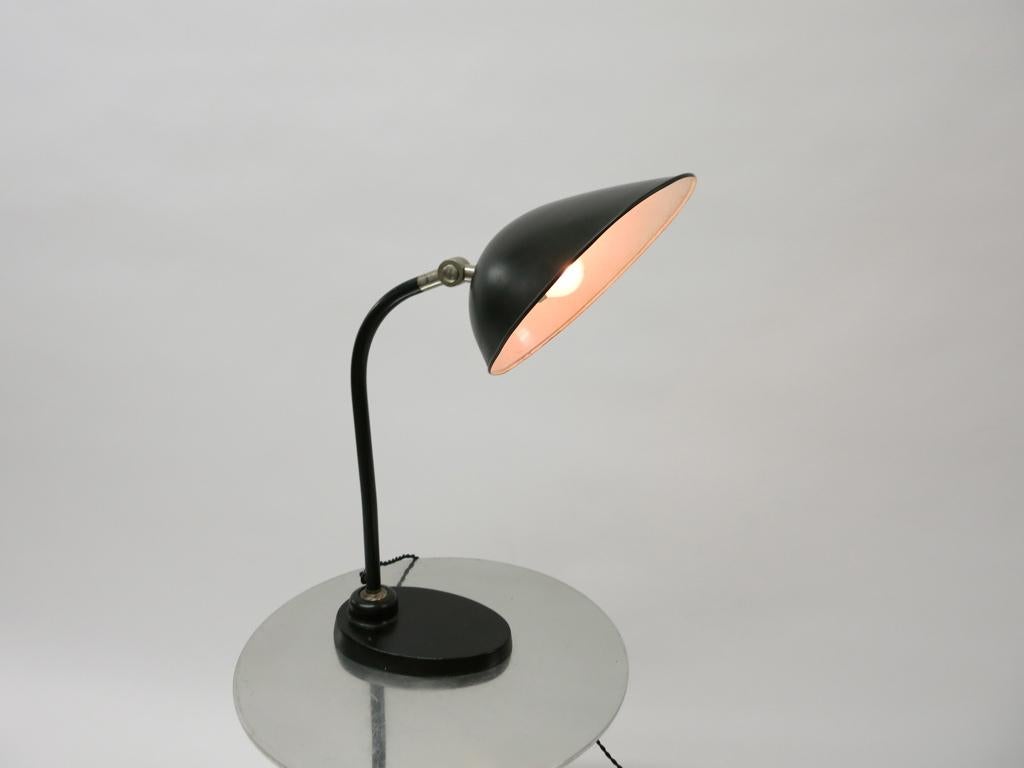 Black Enameled Metal Table Lamp with Articulating Shade, USA Circa 1940 For Sale 6