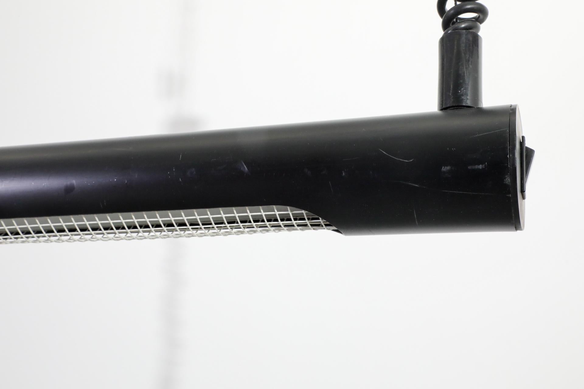 Lampada da soffitto a tubo fluorescente smaltata nera in stile Anders Pehrson di Massive in vendita 7