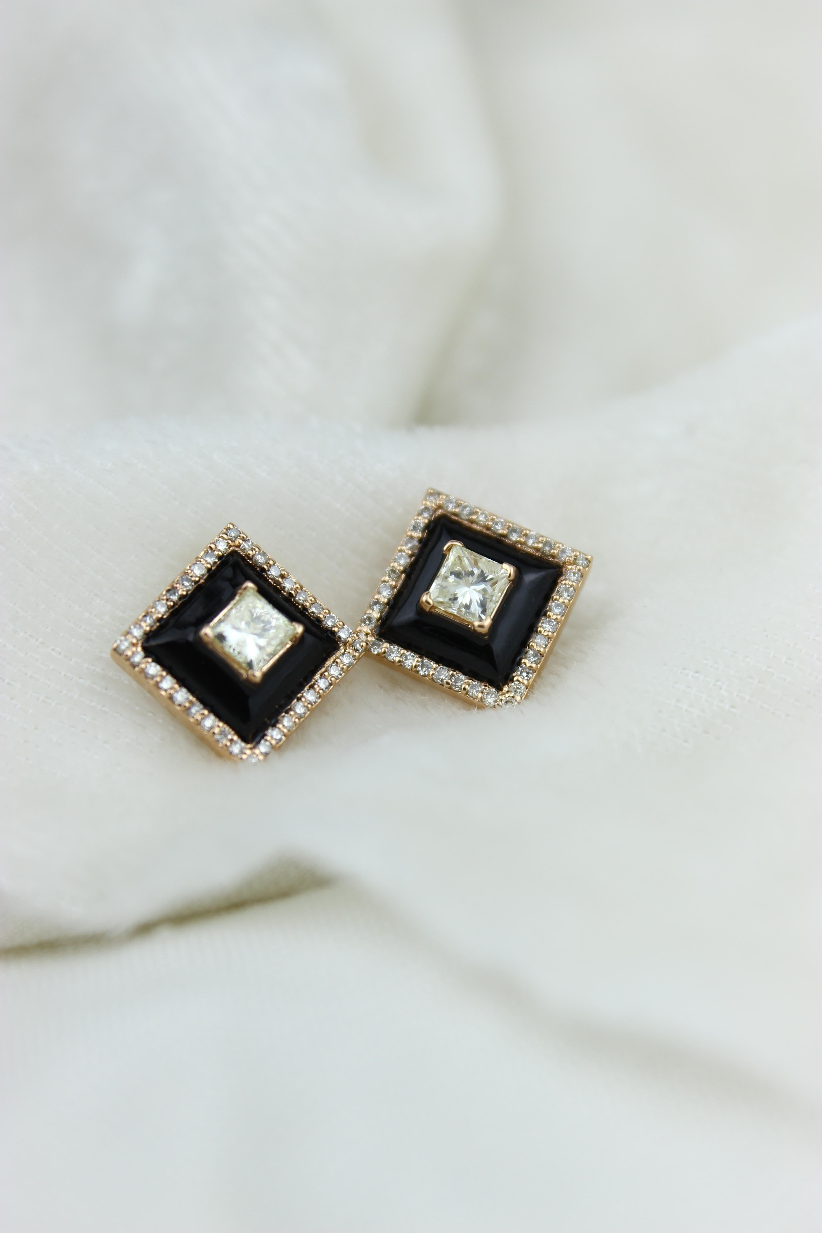 Women's Black Enameled Stud Earrings with Princess Diamonds in 18k Solid Gold For Sale