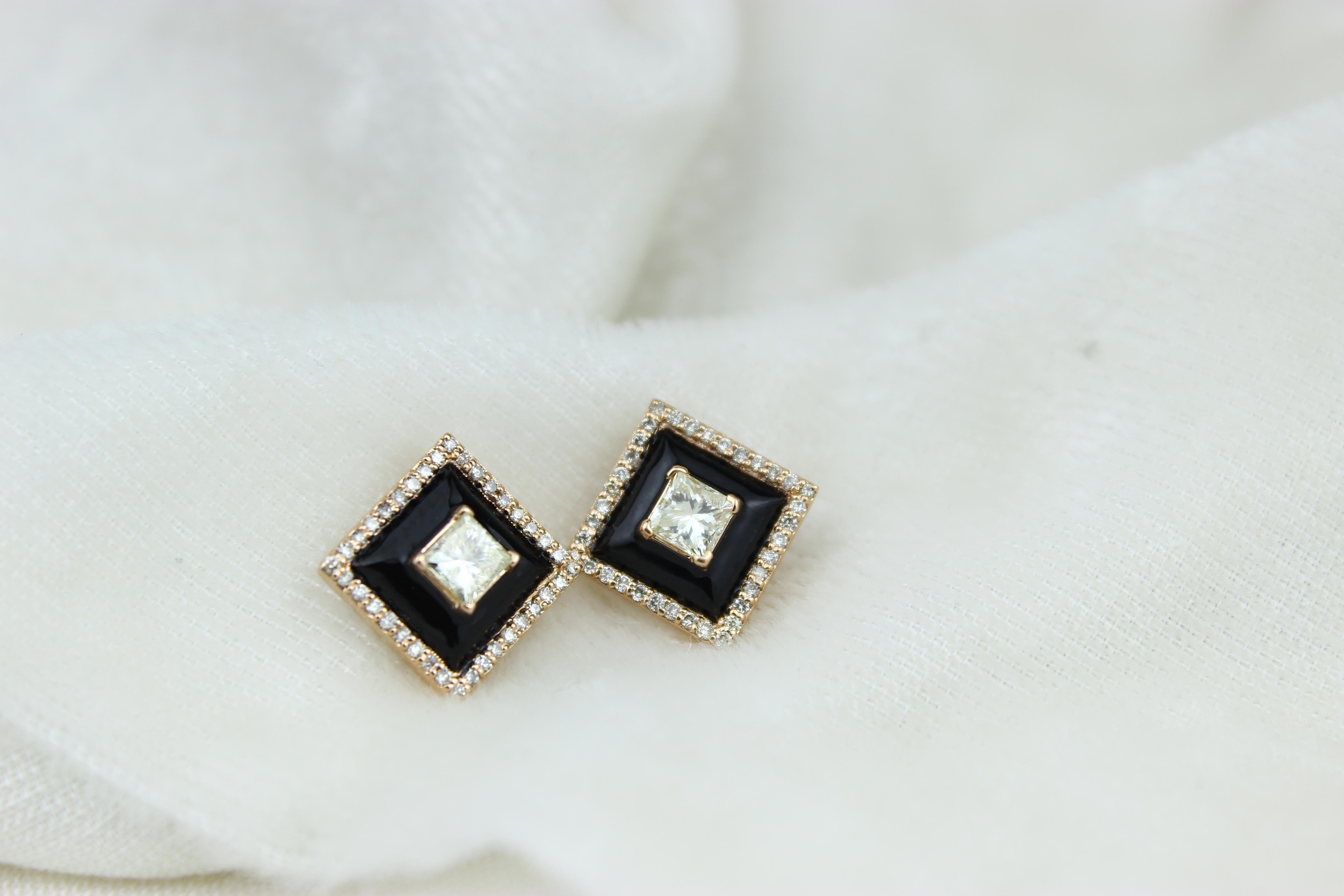 Black Enameled Stud Earrings with Princess Diamonds in 18k Solid Gold For Sale 1