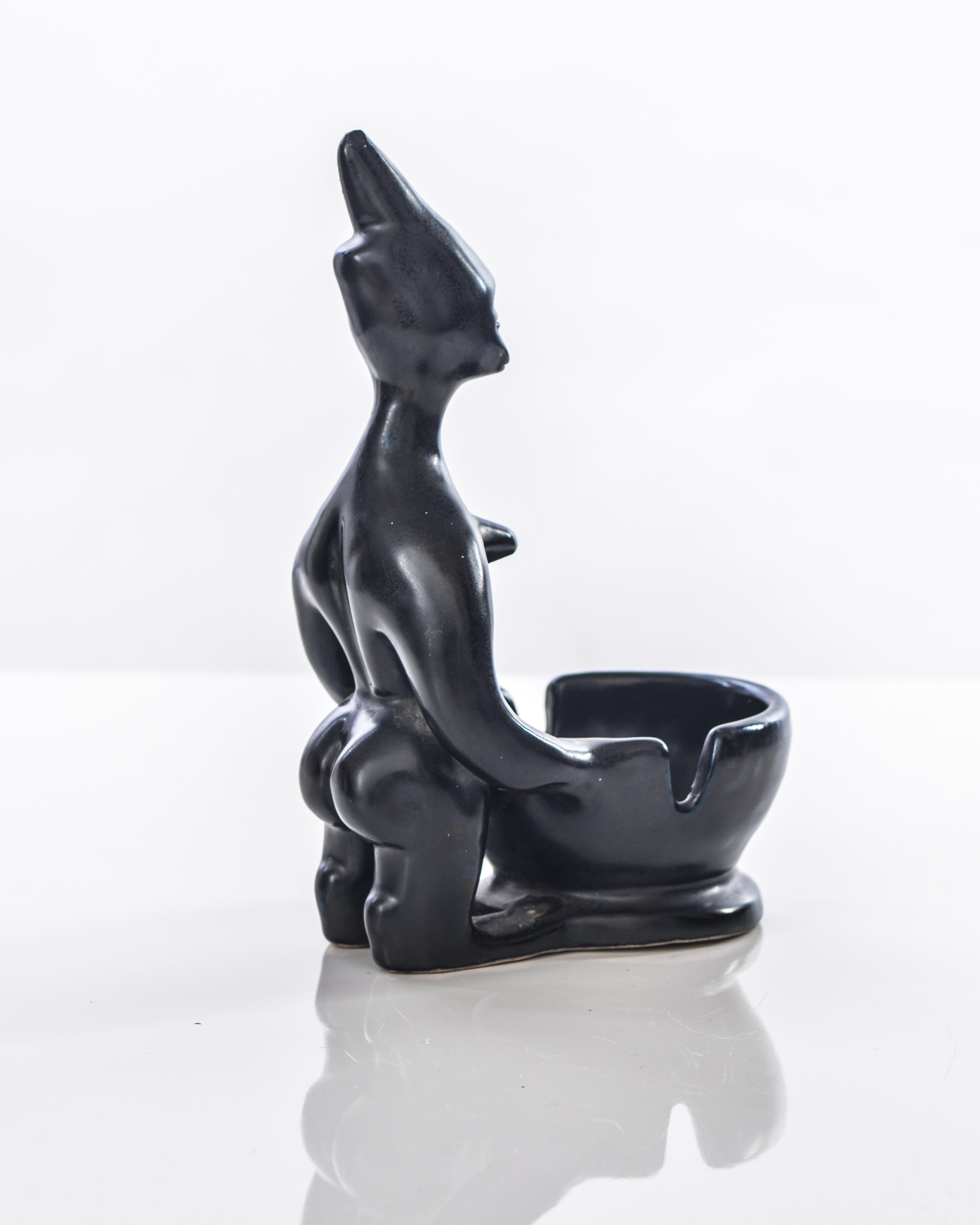 Roger Capron, schwarzer emaillierter skulpturaler Zendrier, um 1960 (Geschwärzt) im Angebot