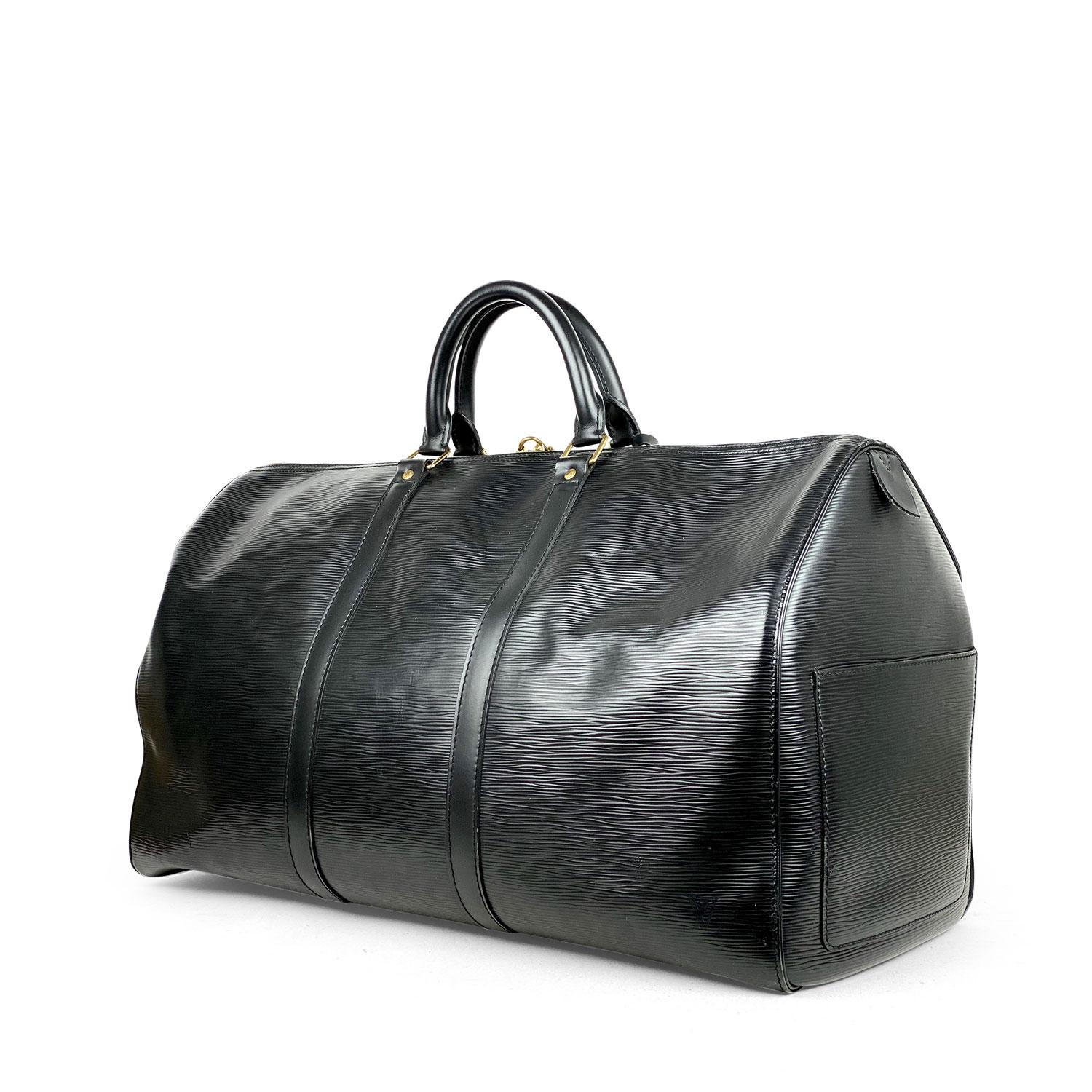 Women's or Men's Black Epi leather Louis Vuitton Keepall 50 Weekend Bag For Sale