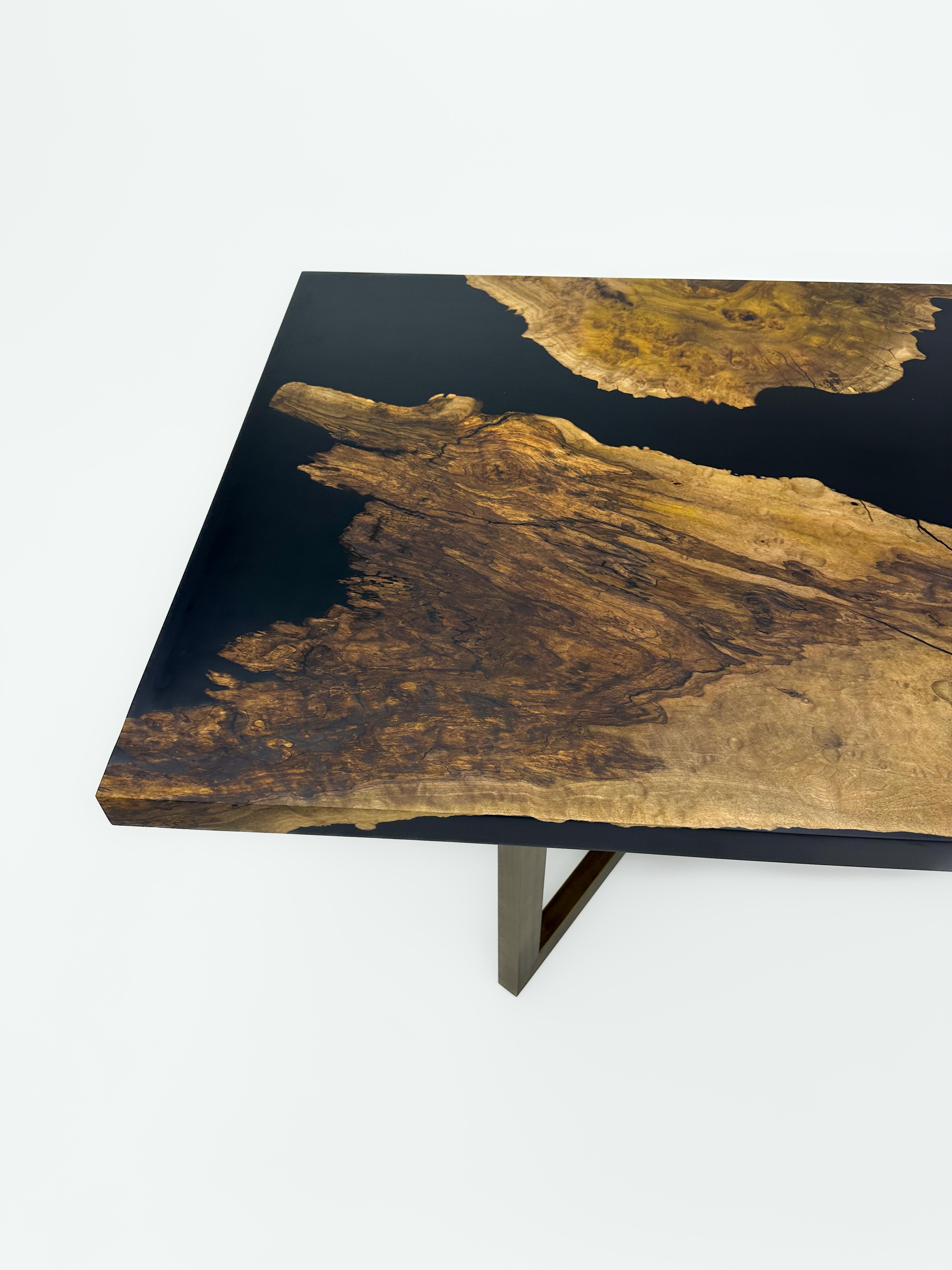Résine époxy Table de salle à manger moderne en noyer naturel époxy noir en vente