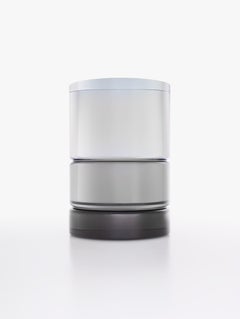 Mesita auxiliar «Black ETS Resin» de Niko Koronis