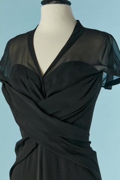 Schwarzes Abendkleid, drapiert auf der Büste Thierry Mugler