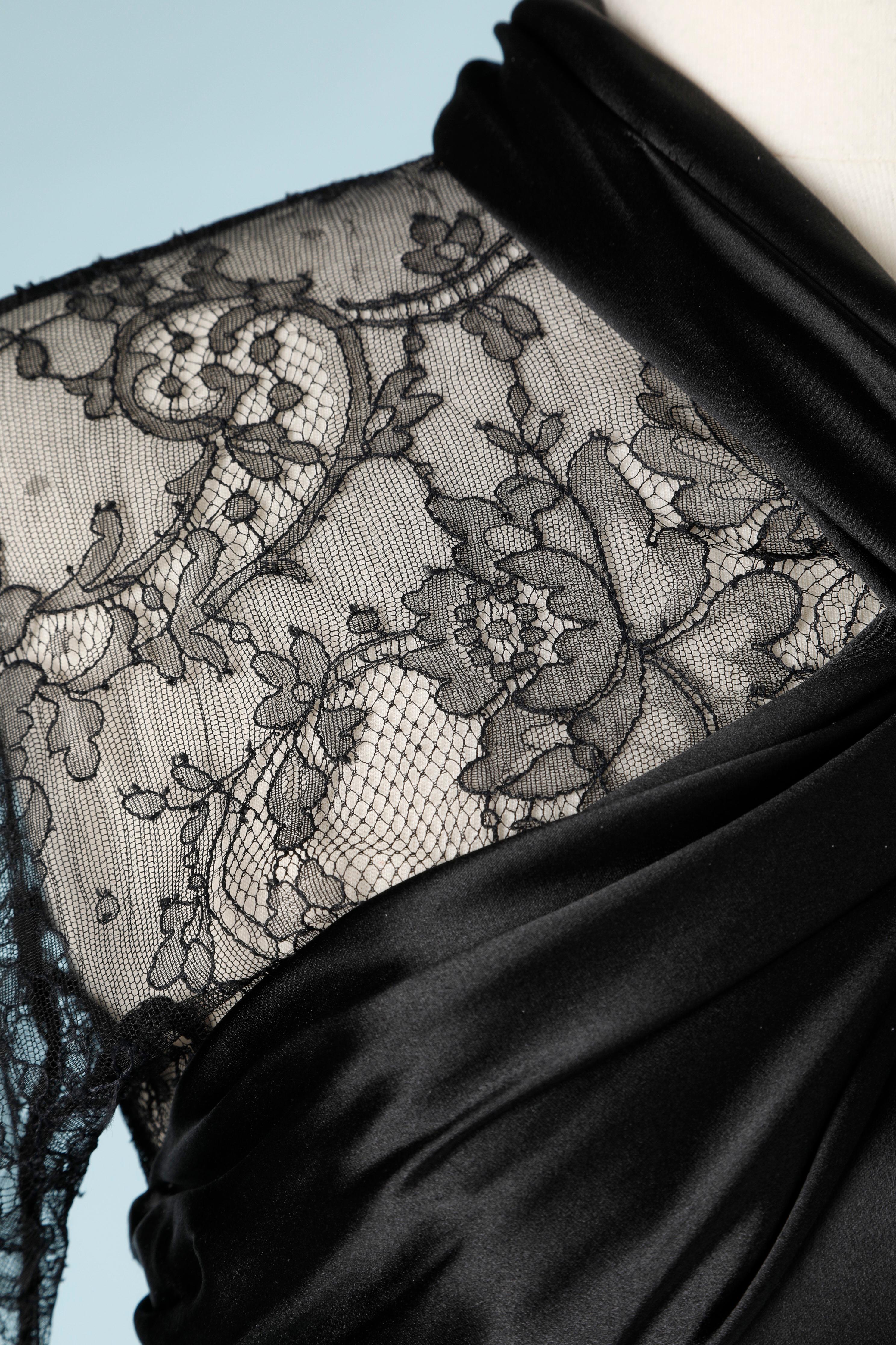 Schwarzes Abendkleid aus Seidensamt, Spitze und Satin von schwarzer Couture  im Zustand „Hervorragend“ im Angebot in Saint-Ouen-Sur-Seine, FR