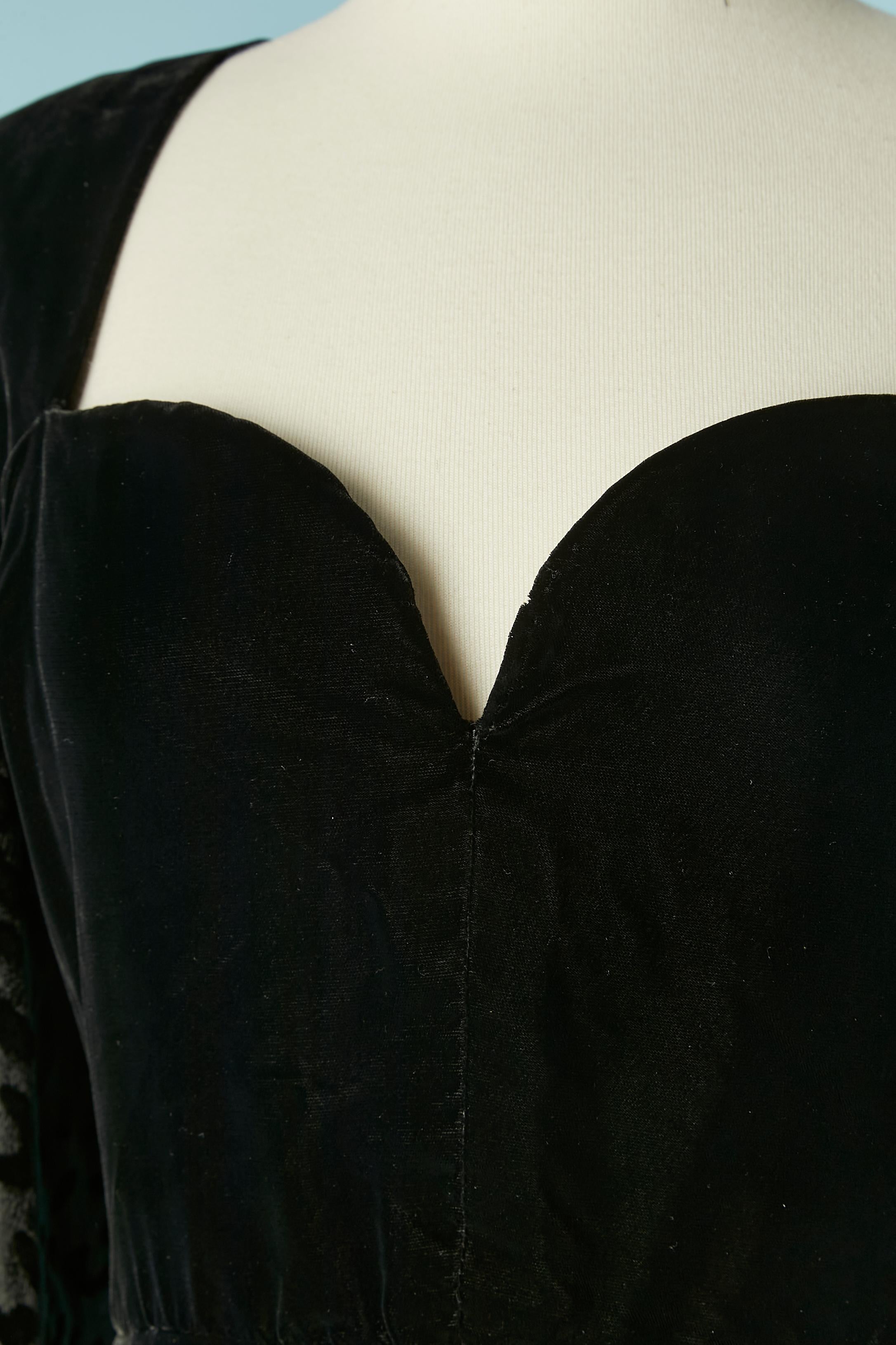Black evening dress in velvet and silk velvet dévoré. Rayon lining inside the top part of the dress. 
Zip closure on the middle back. Elastic band on the bottom edge of the sleeves.
Could be the collection FW 1986
SIZE 40 on tag but fit 38 (Fr) M 